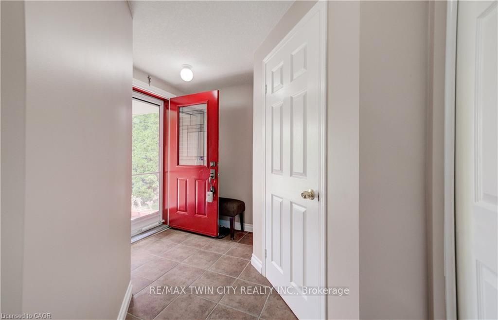 27 BRIDLEWREATH Street, Kitchener, ON N2E 3V5 photo 3