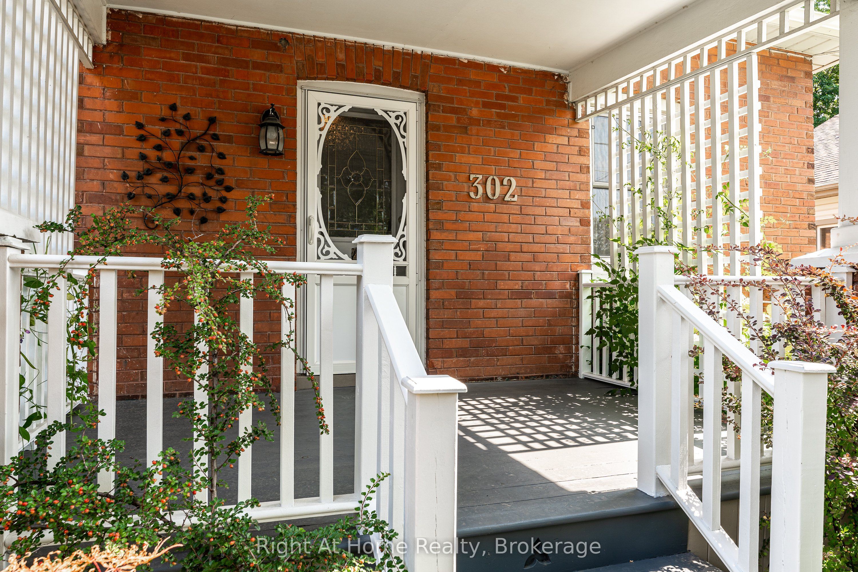 302 Huron Street, Stratford, ON N5A 5T4 photo 2