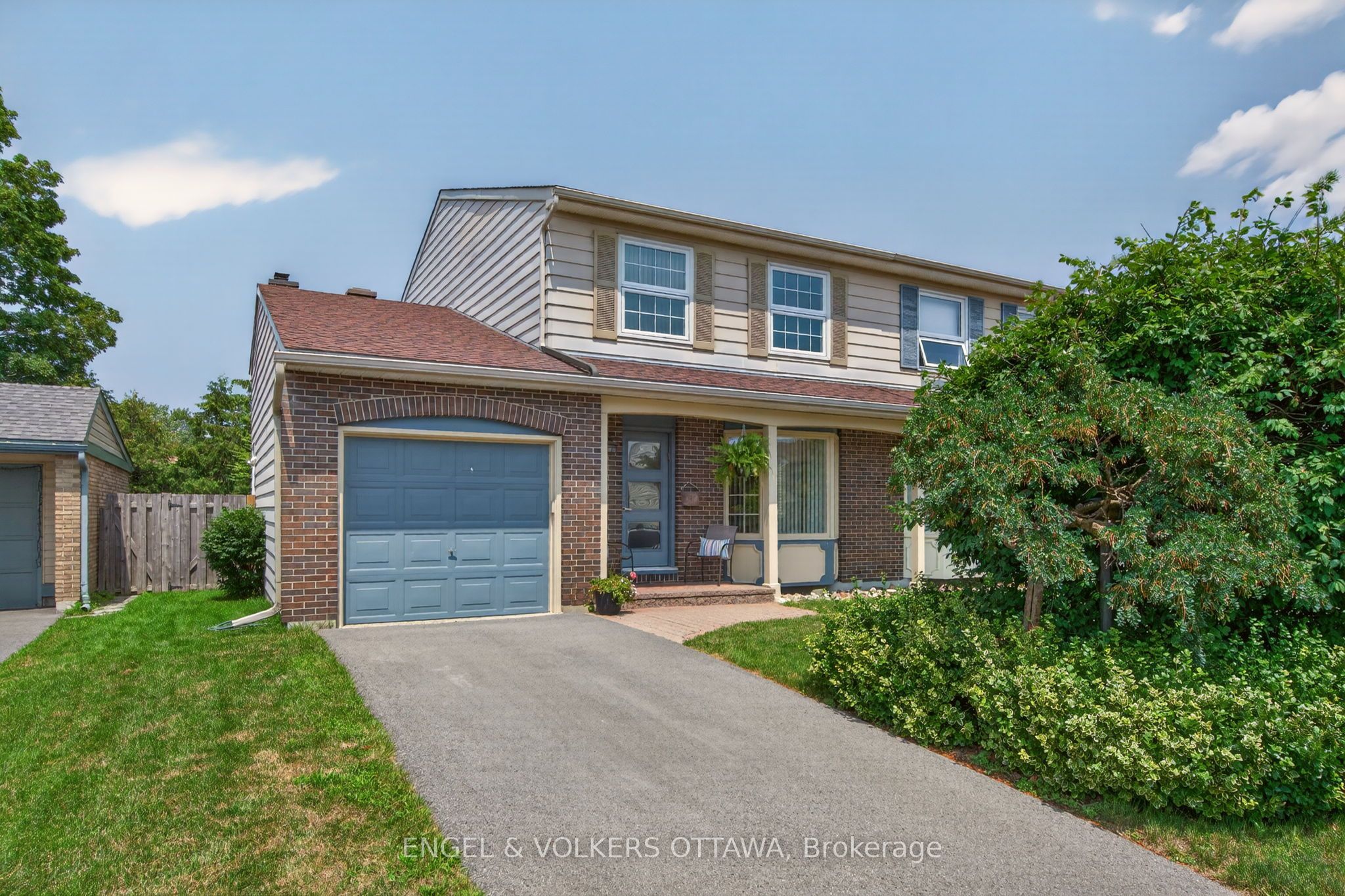 26 Winlock Crescent, South of Baseline to Knoxdale, ON K2G 3X4