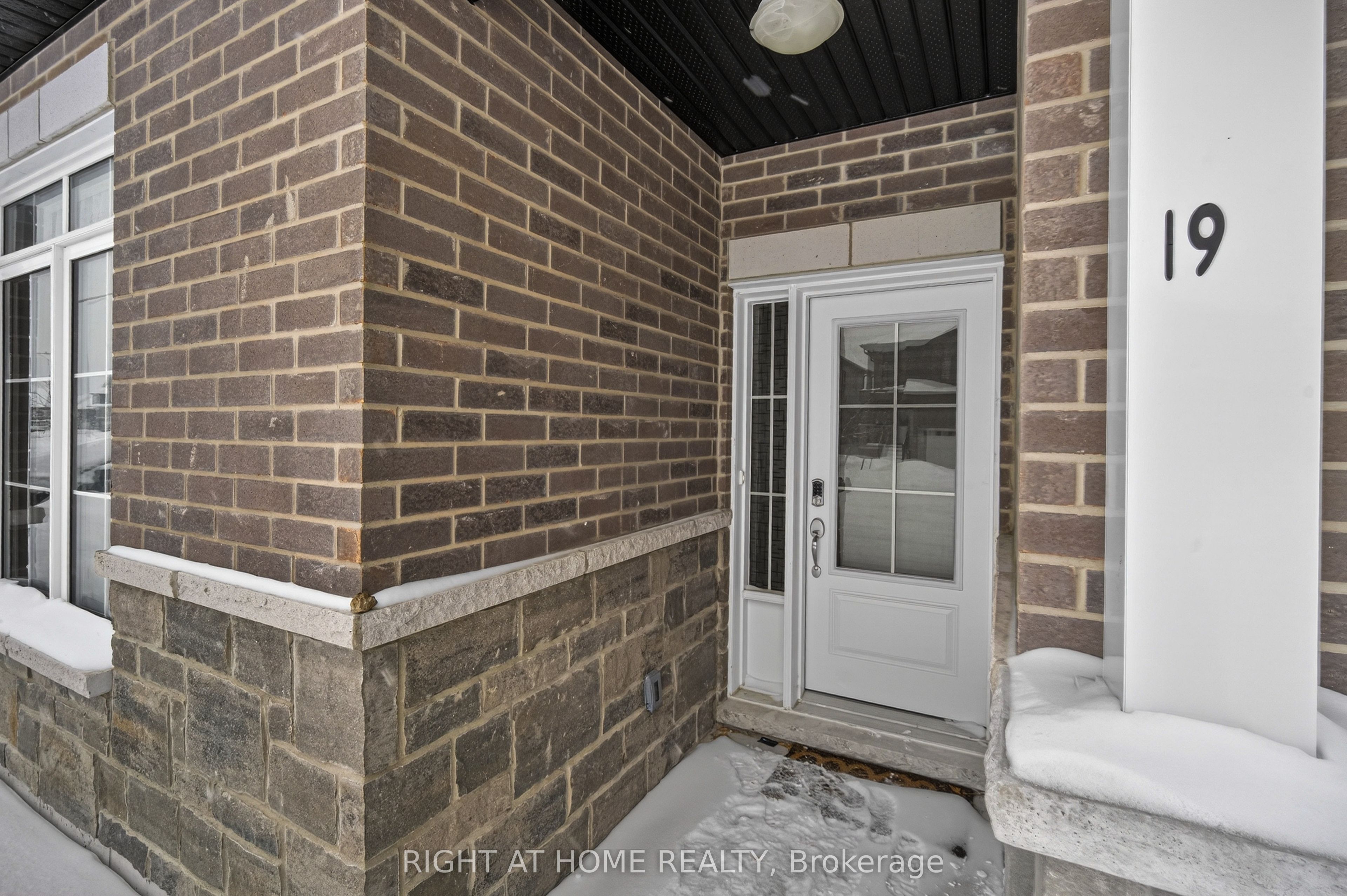 19 Hillcroft Way, Kawartha Lakes, ON K0M 1A0 photo 3