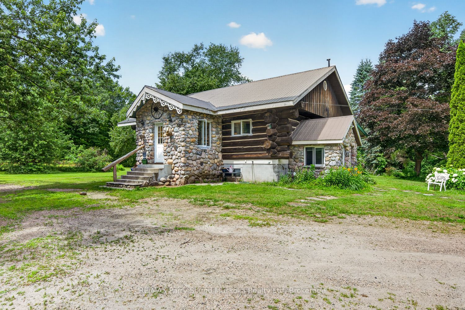 1011 Orange Lodge Road, Muskoka Lakes, ON P0C 1H0
