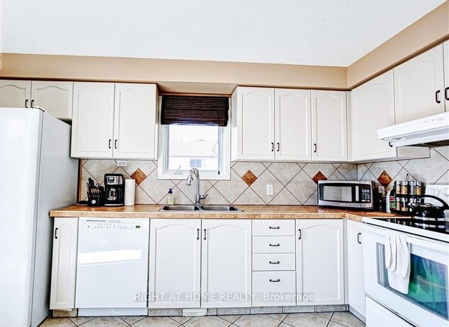 47 Jackson Court W, Welland, ON L3C 7G2 photo 3