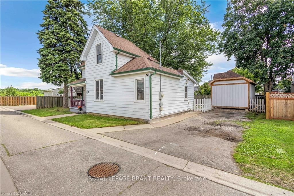 10 Bishop Street, Brantford, ON N3S 1L9 photo 3