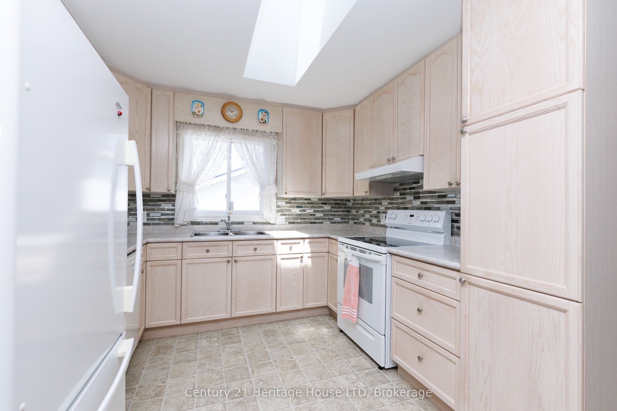 121 Rochelle Crescent, Fort Erie, ON L0S 1N0 photo 3