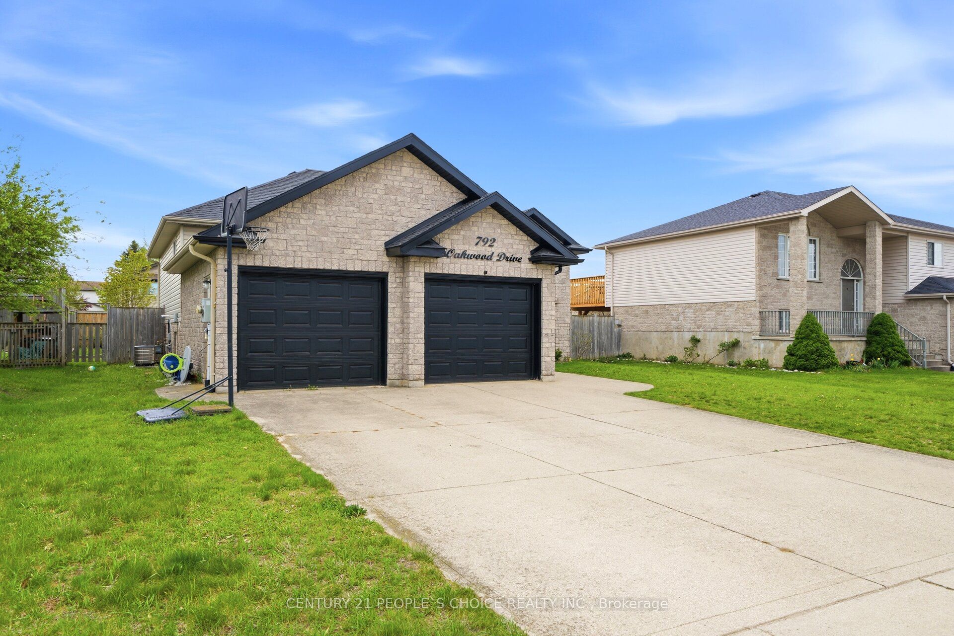 792 OAKWOOD Drive, Saugeen Shores, ON N0H 2C4 photo 2