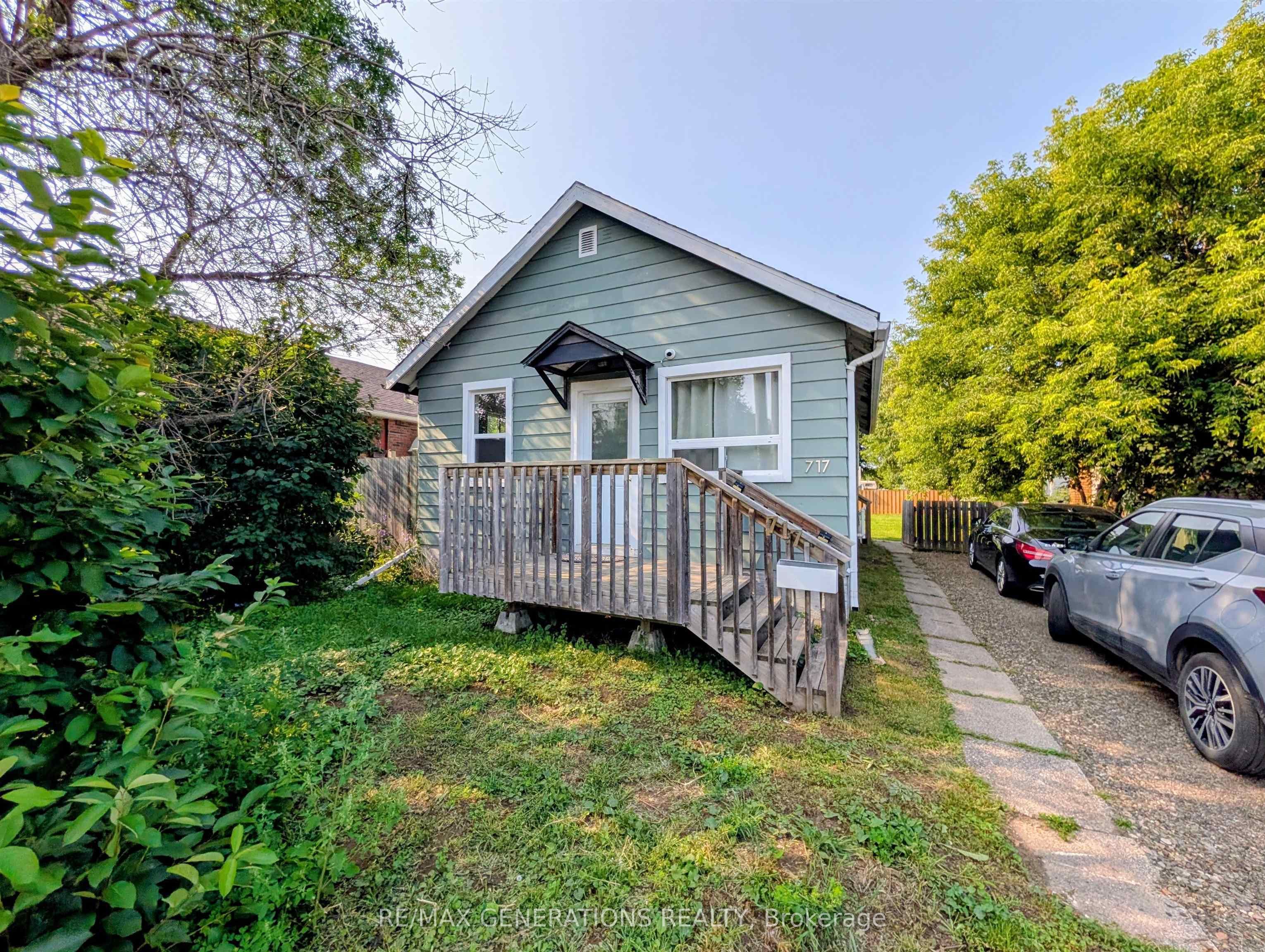 717 NORTHERN Avenue, Thunder Bay, ON P7C 2W1
