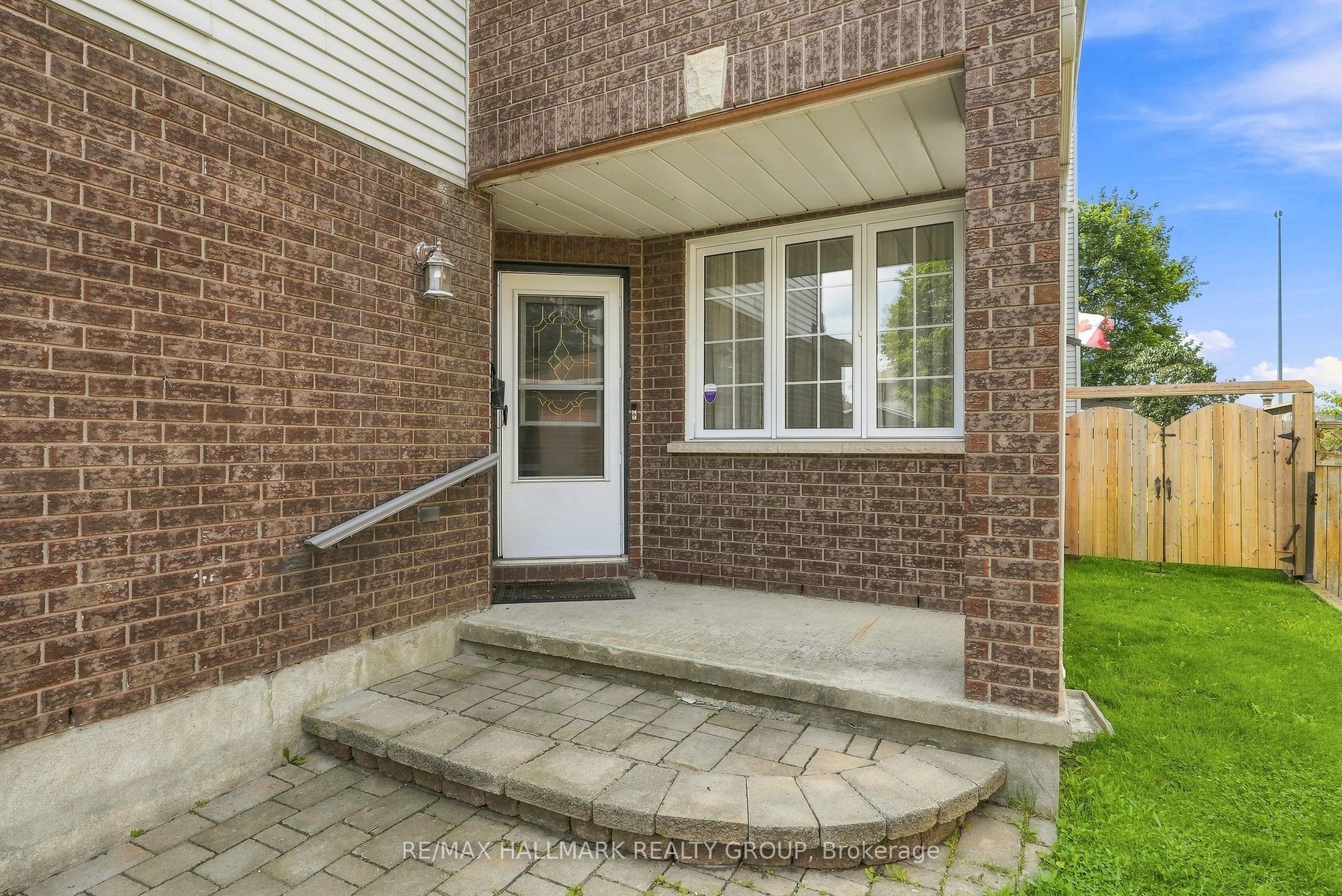 30 Rowe Drive, Kanata, ON K2L 3Y3 photo 2