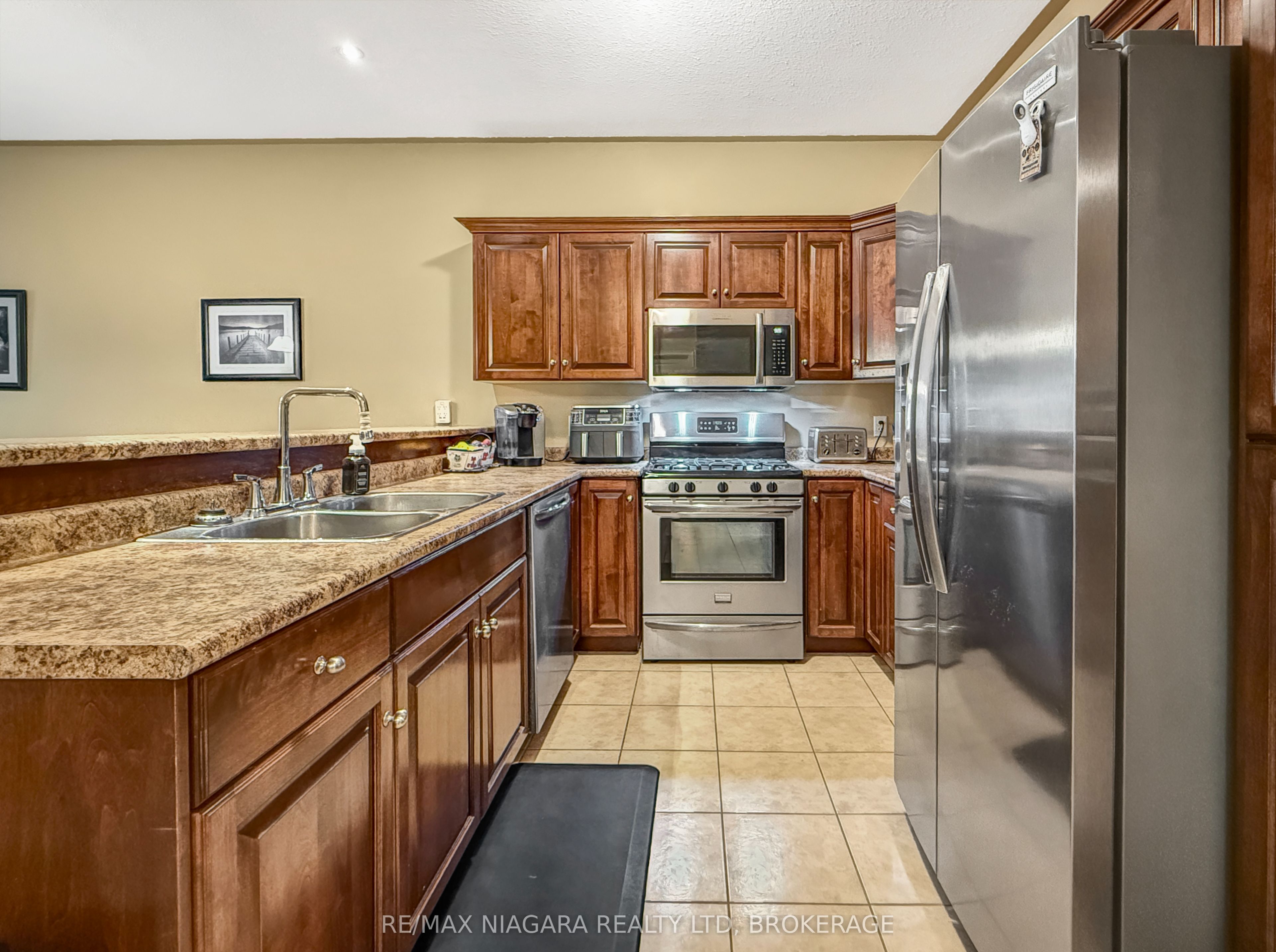 3927 Lower Coach Road, Fort Erie, ON L0S 1S0 photo 4