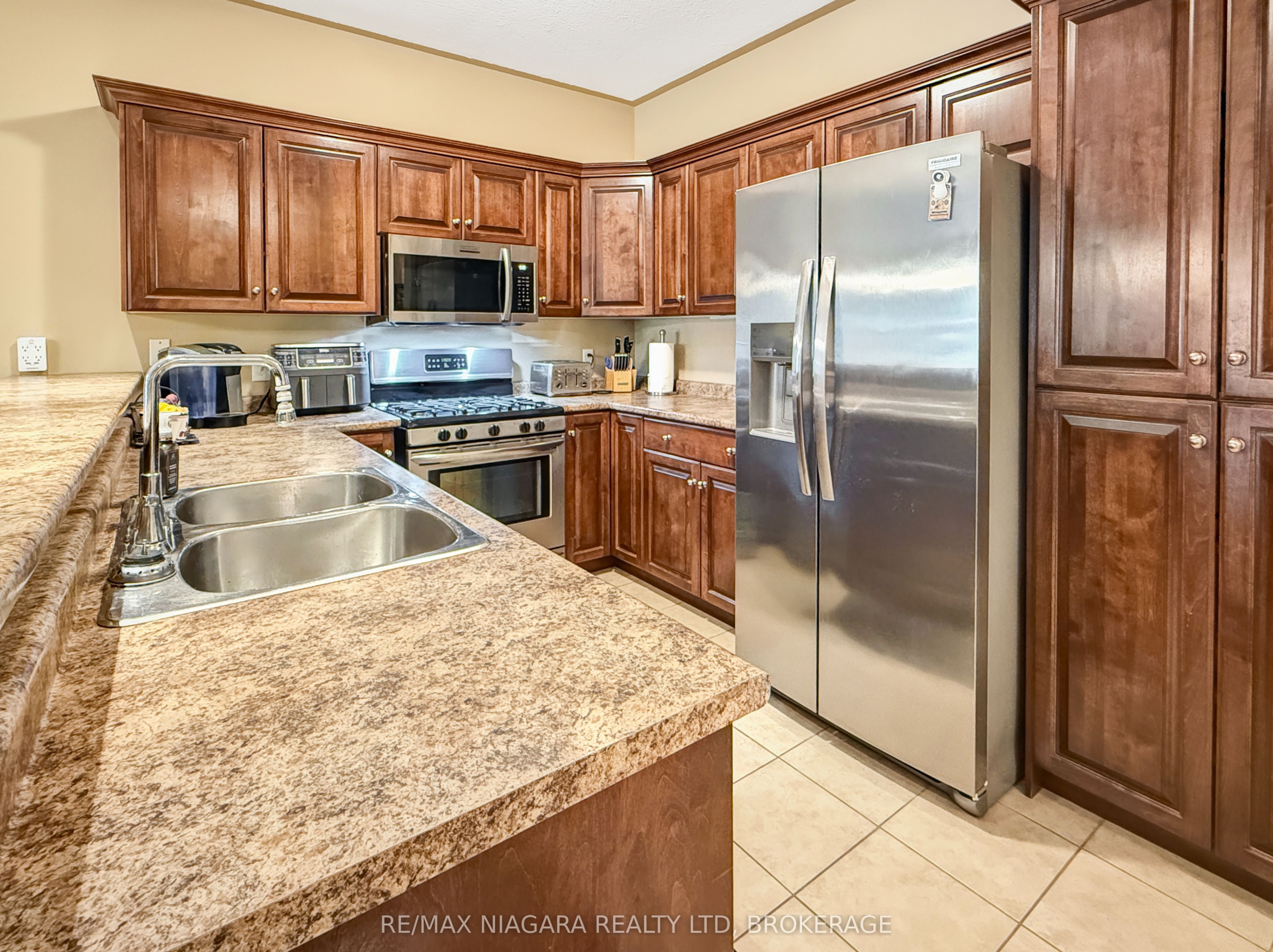 3927 Lower Coach Road, Fort Erie, ON L0S 1S0 photo 5