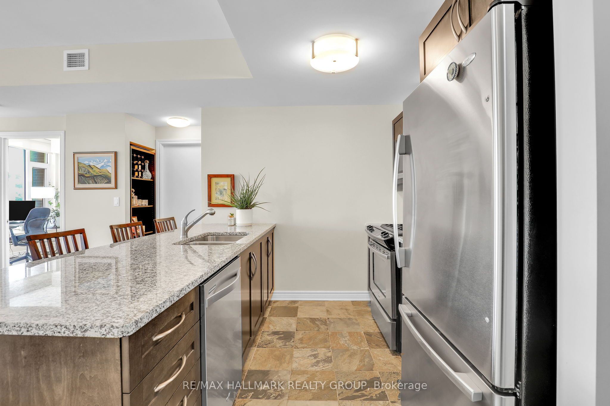 575 Byron Avenue 411, Carlingwood - Westboro and Area, ON K2A 1R7 photo 5