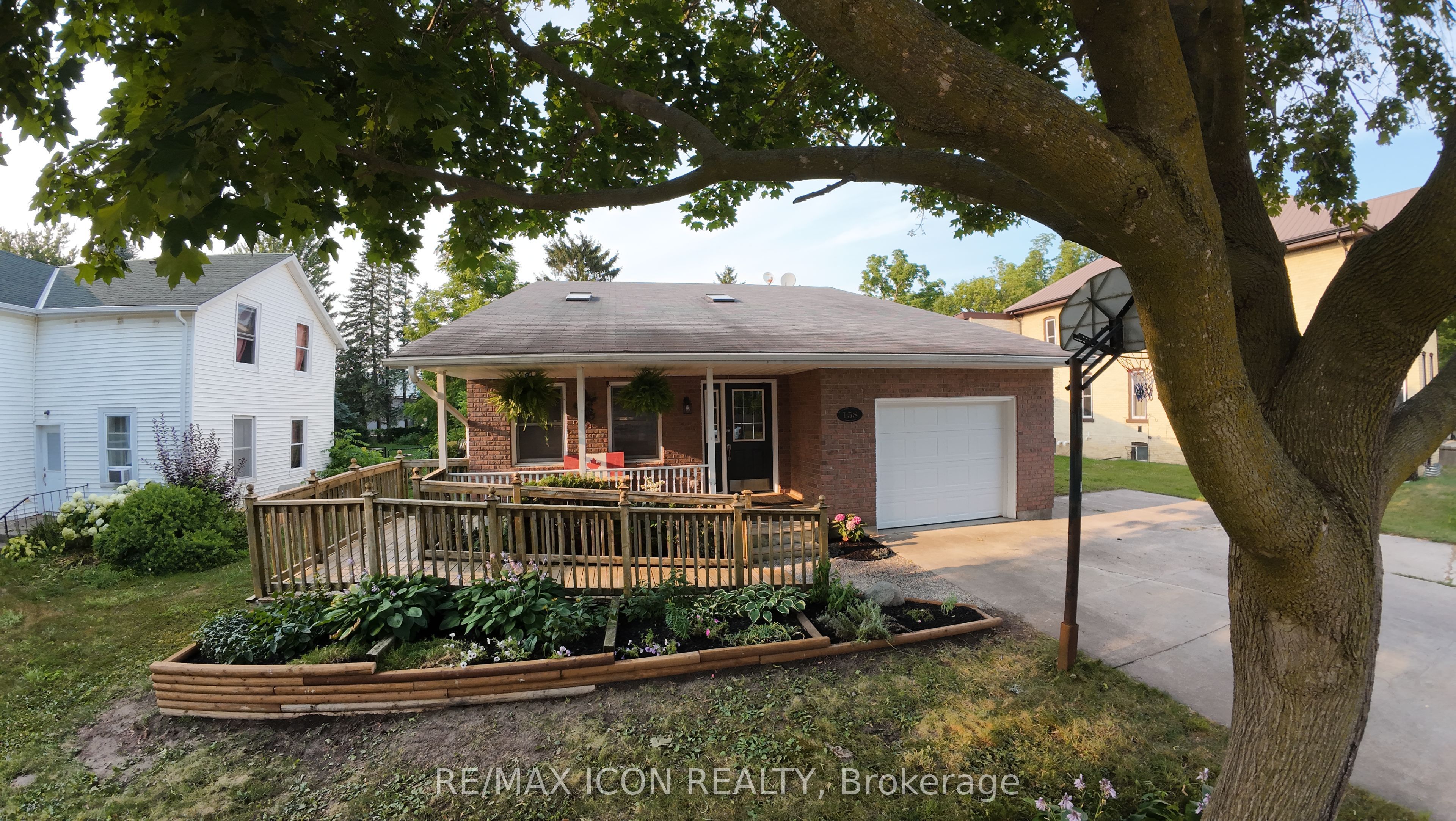 158 Broadway Street, North Middlesex, ON N0M 2K0