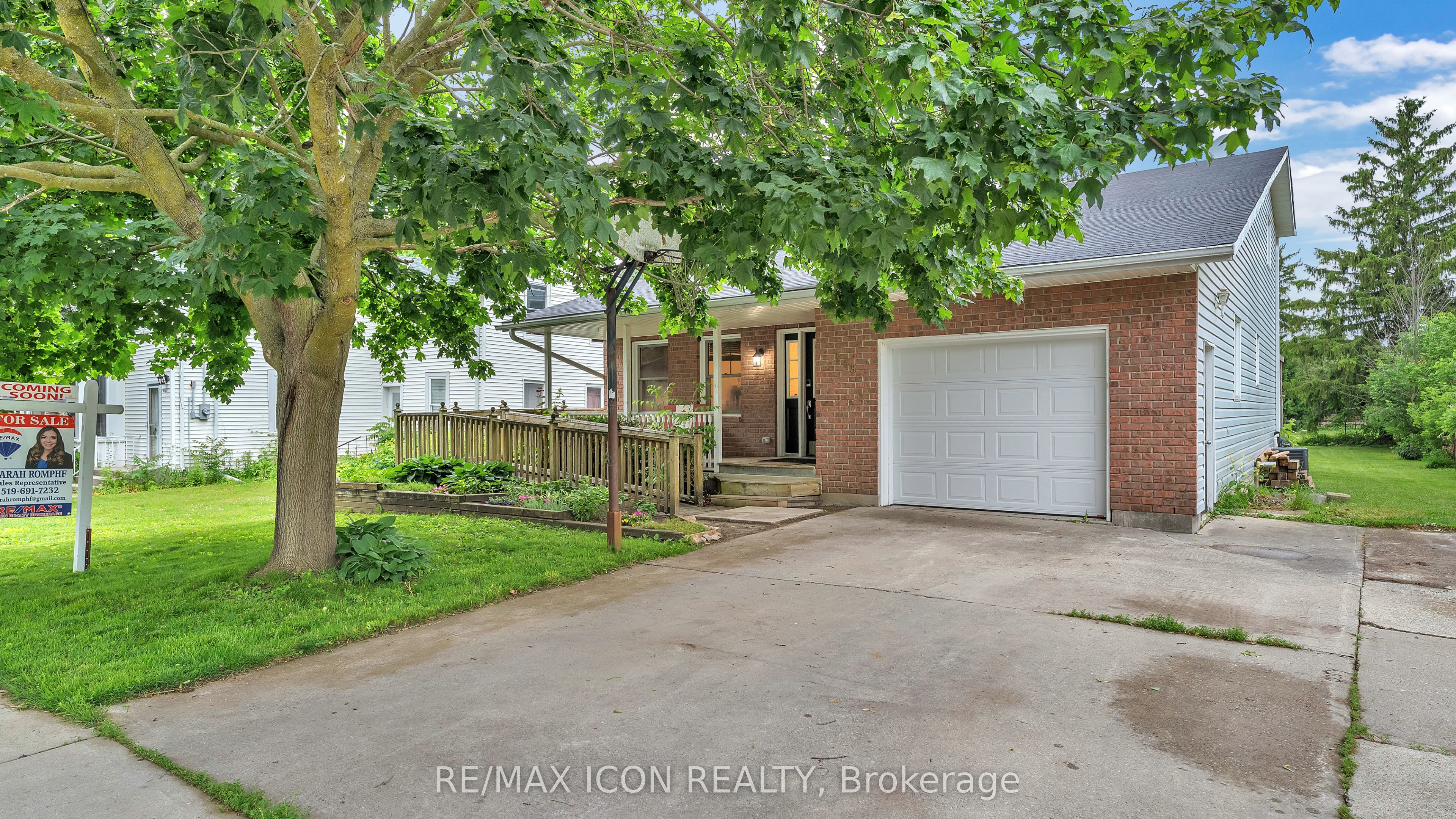 158 Broadway Street, North Middlesex, ON N0M 2K0 photo 2