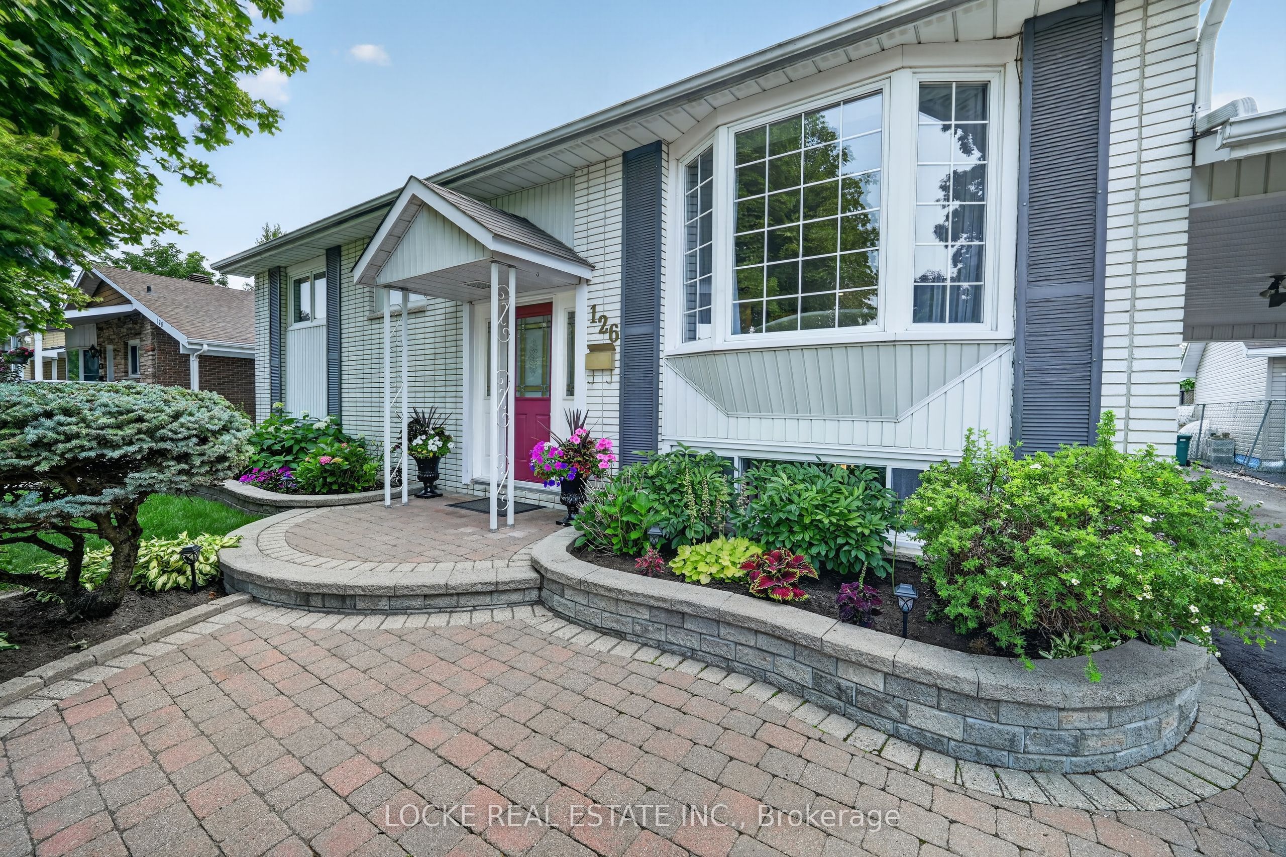 126 Juniper Street, Orleans - Cumberland and Area, ON K1E 1A4 photo 2