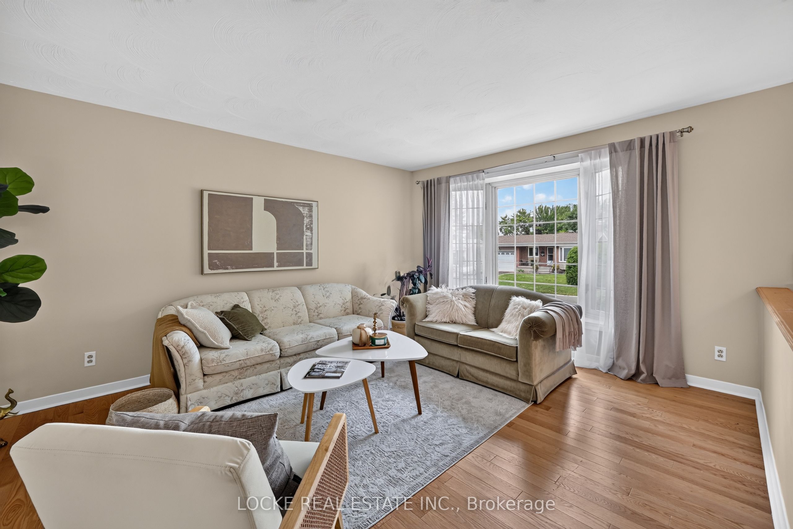 126 Juniper Street, Orleans - Cumberland and Area, ON K1E 1A4 photo 4