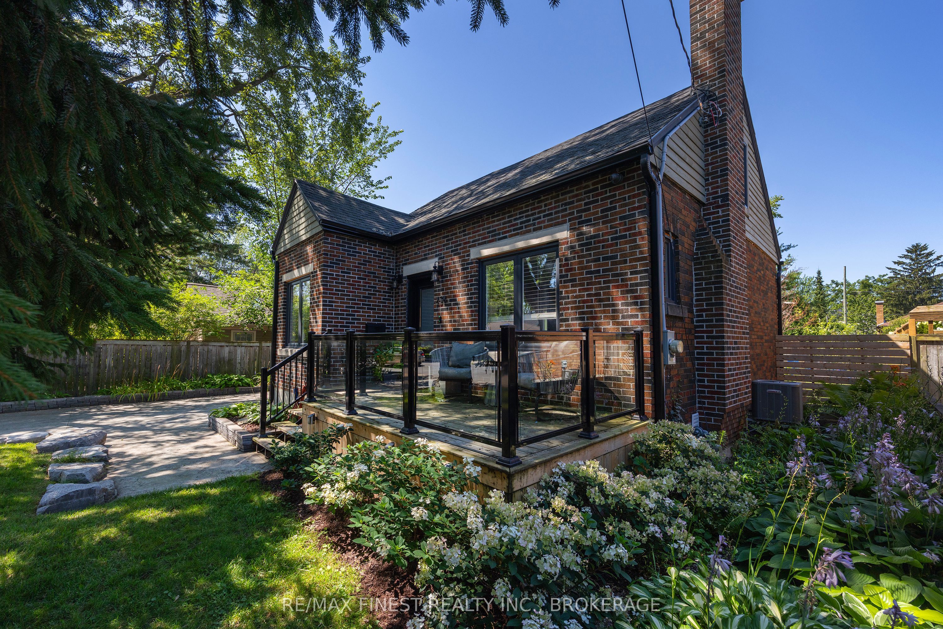 258 College Street, Kingston, ON K7L 4M2 photo 3