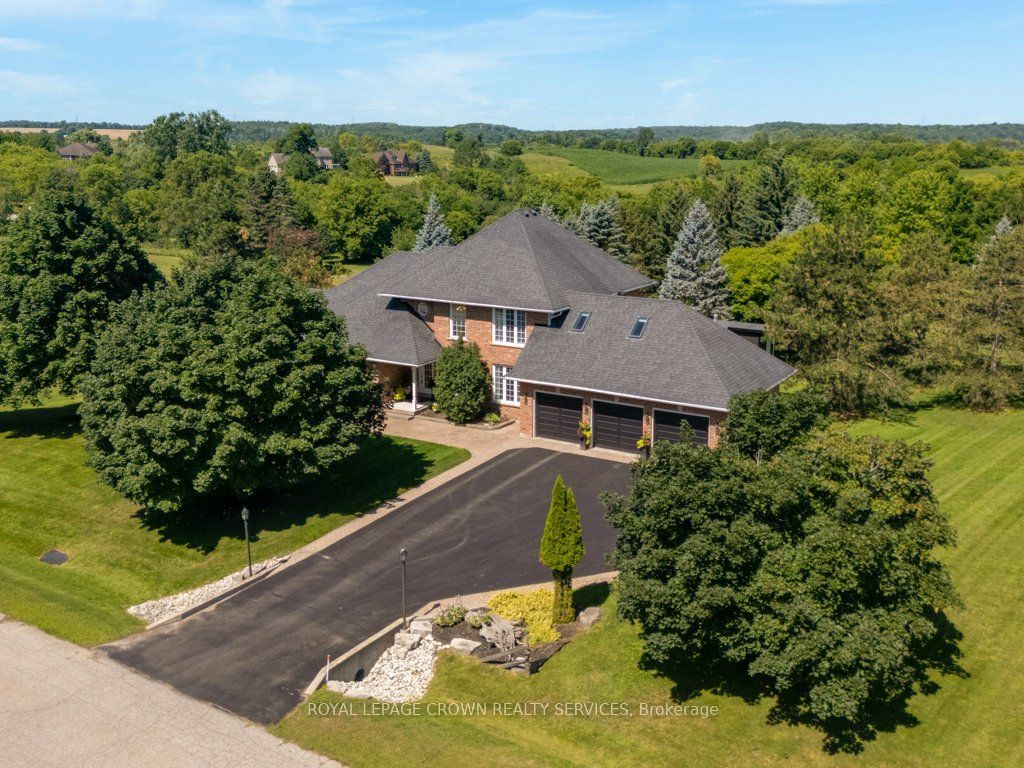 216 Red Maple Court, North Dumfries, ON N1R 5S6