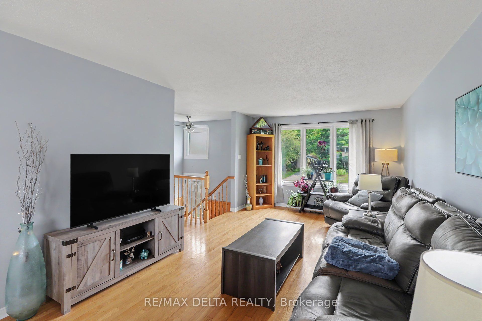 331 Roxdale Avenue, Orleans - Cumberland and Area, ON K1E 1T9 photo 4