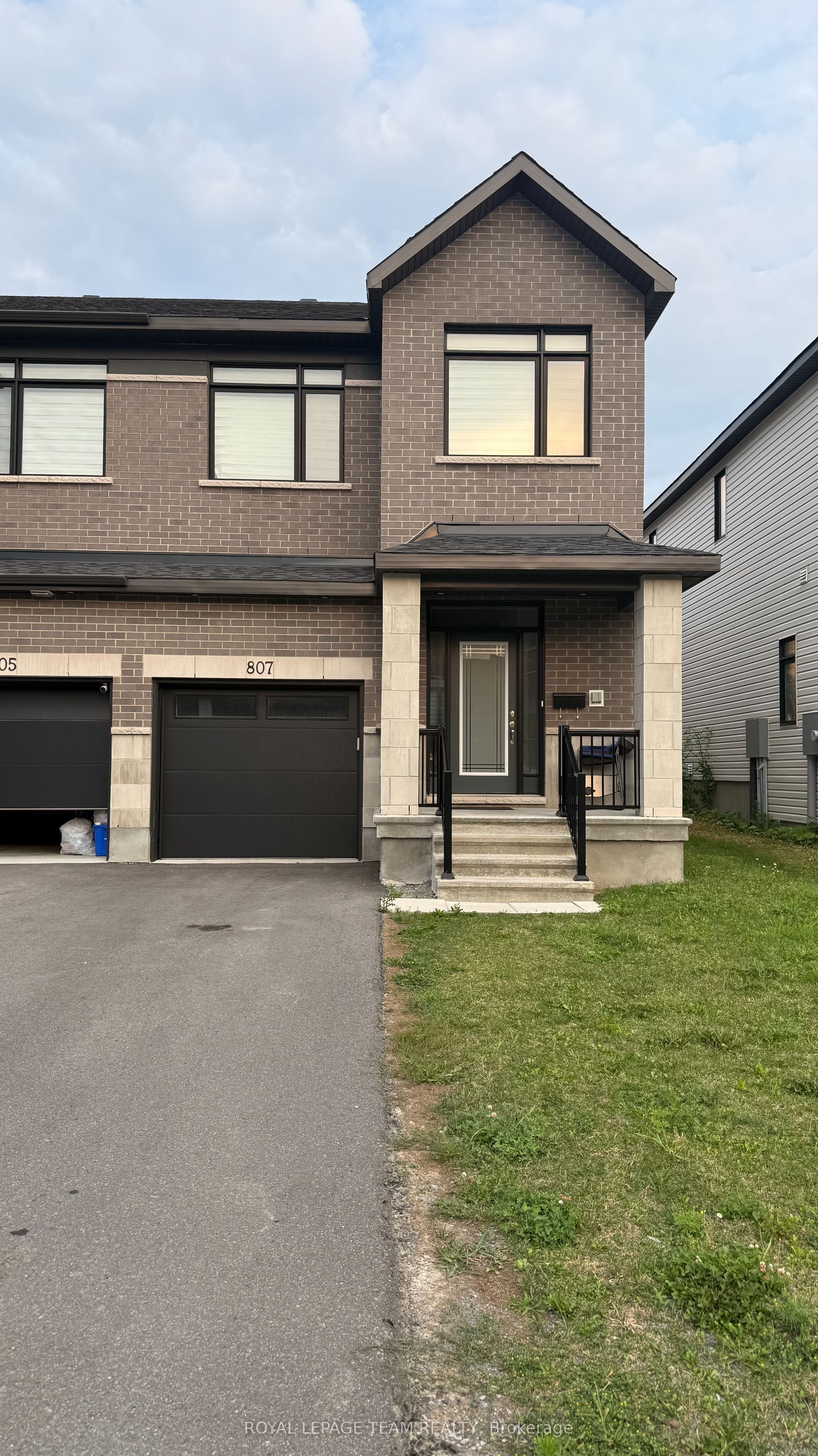 807 Mochi Circle, Barrhaven, ON K2J 6Y8
