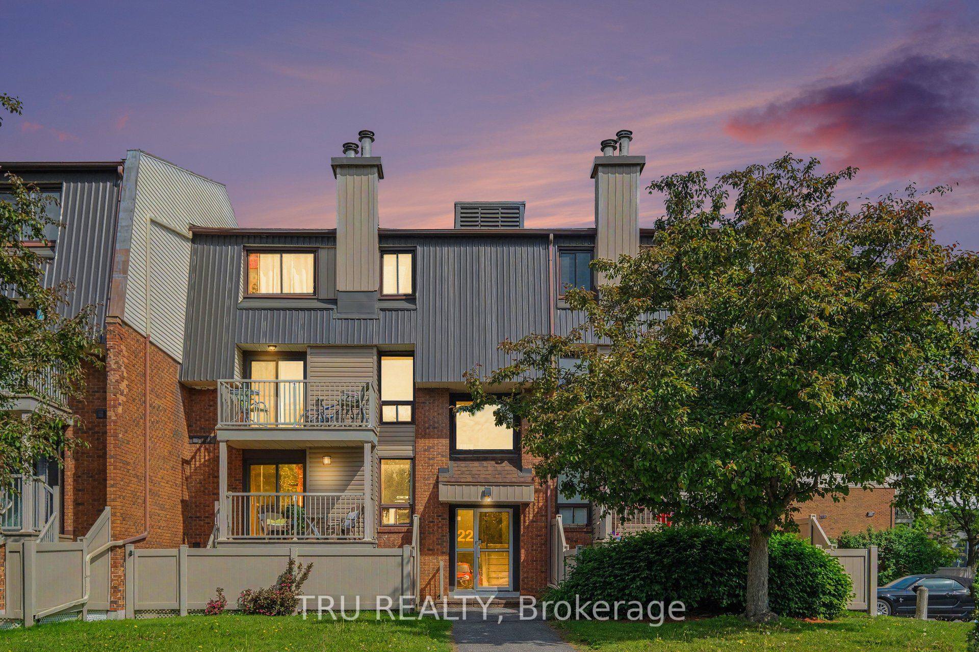 22 Sweetbriar Circle 8, Barrhaven, ON K2J 2K4