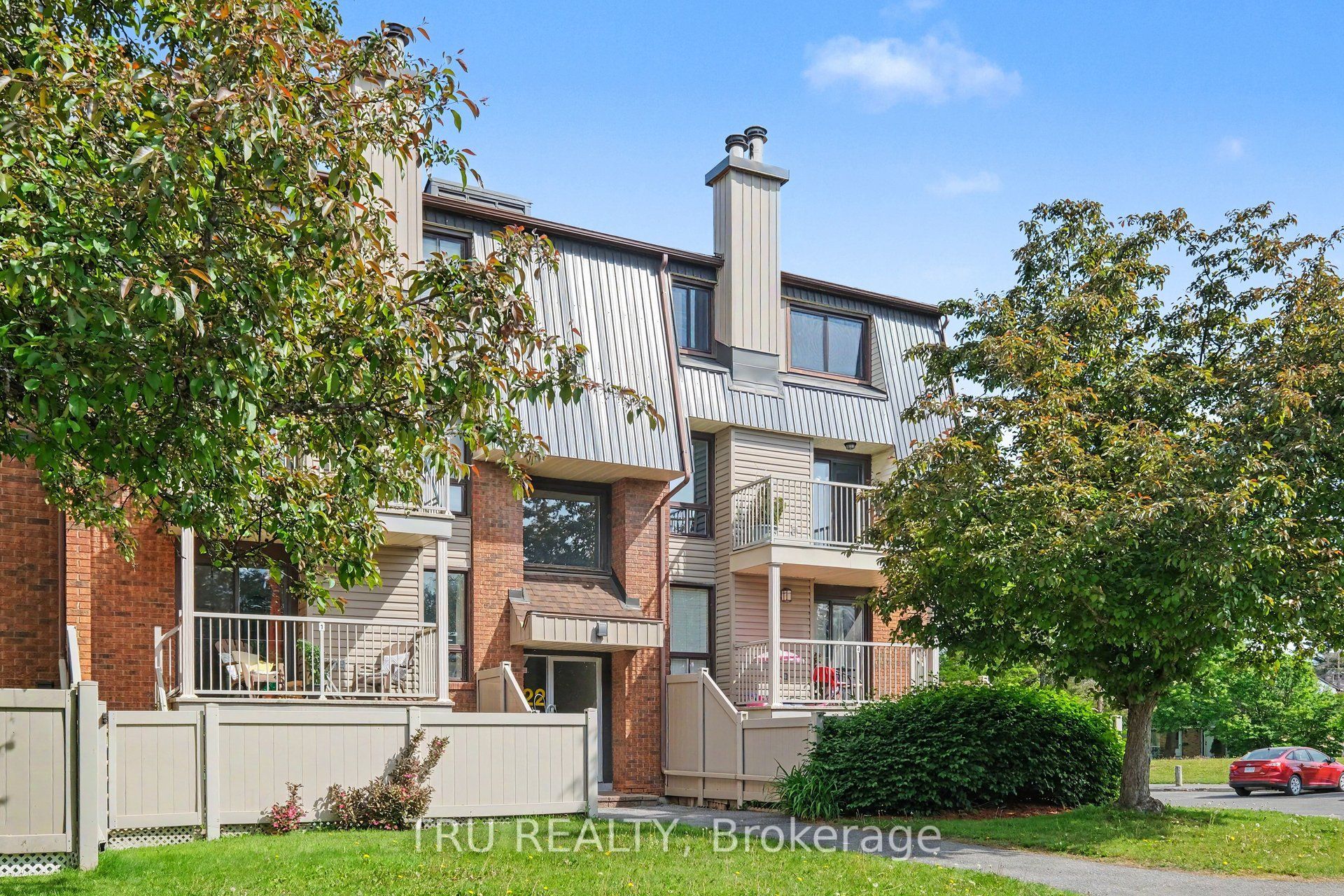 22 Sweetbriar Circle 8, Barrhaven, ON K2J 2K4 photo 3
