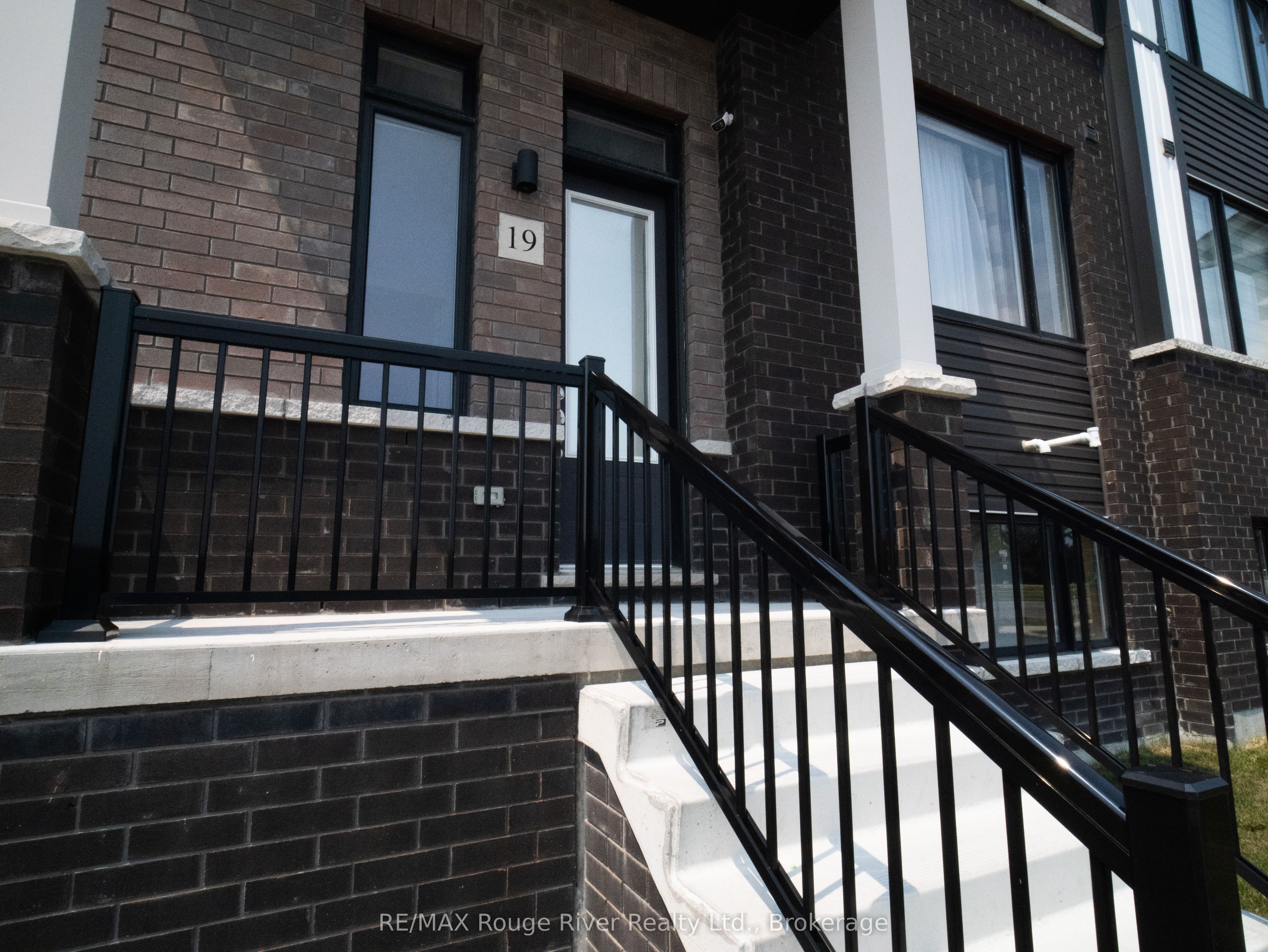 160 Densmore Road W 19, Cobourg, ON K9A 0X8 photo 2