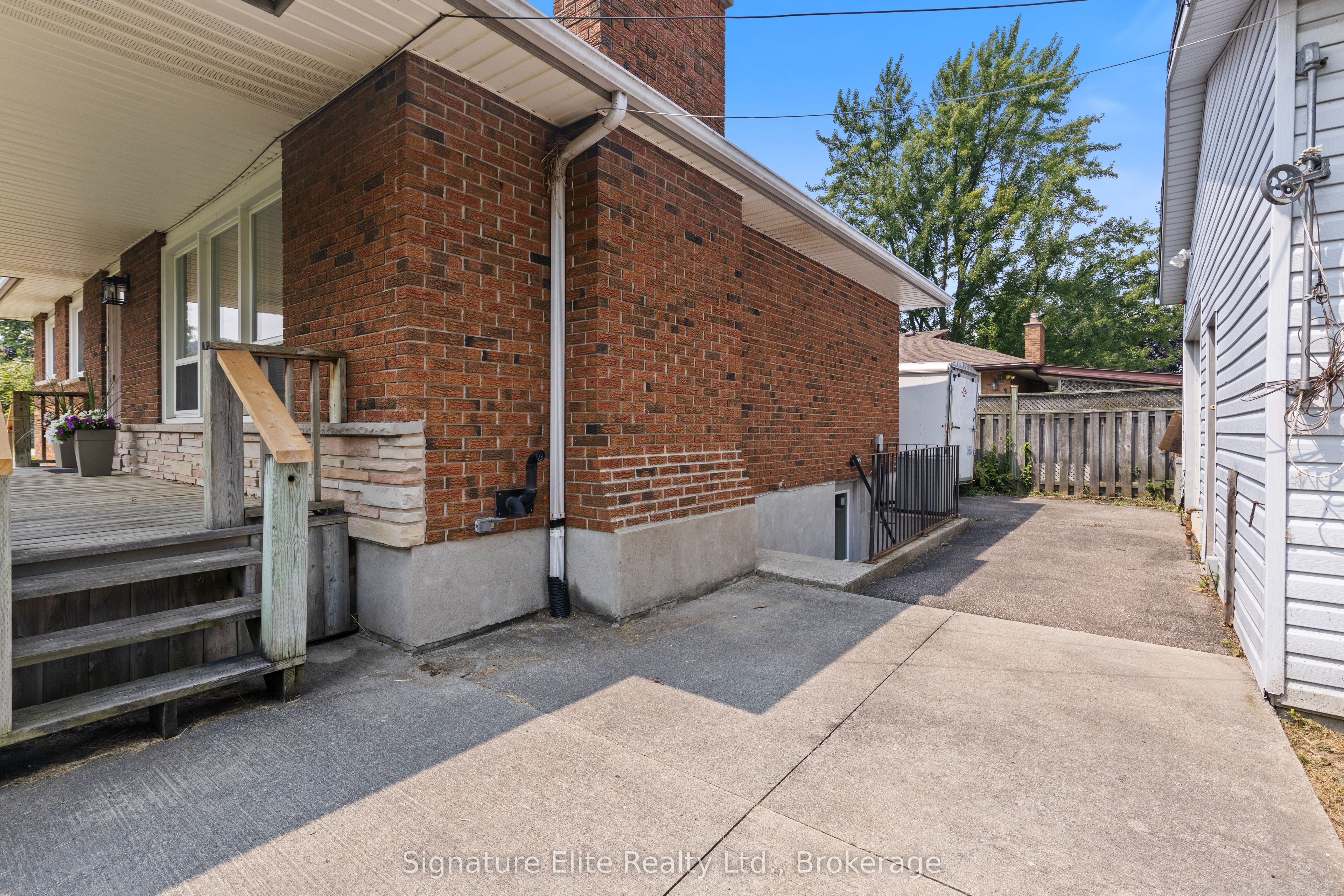 214 Livingston Avenue, Grimsby, ON L3M 4R1 photo 3