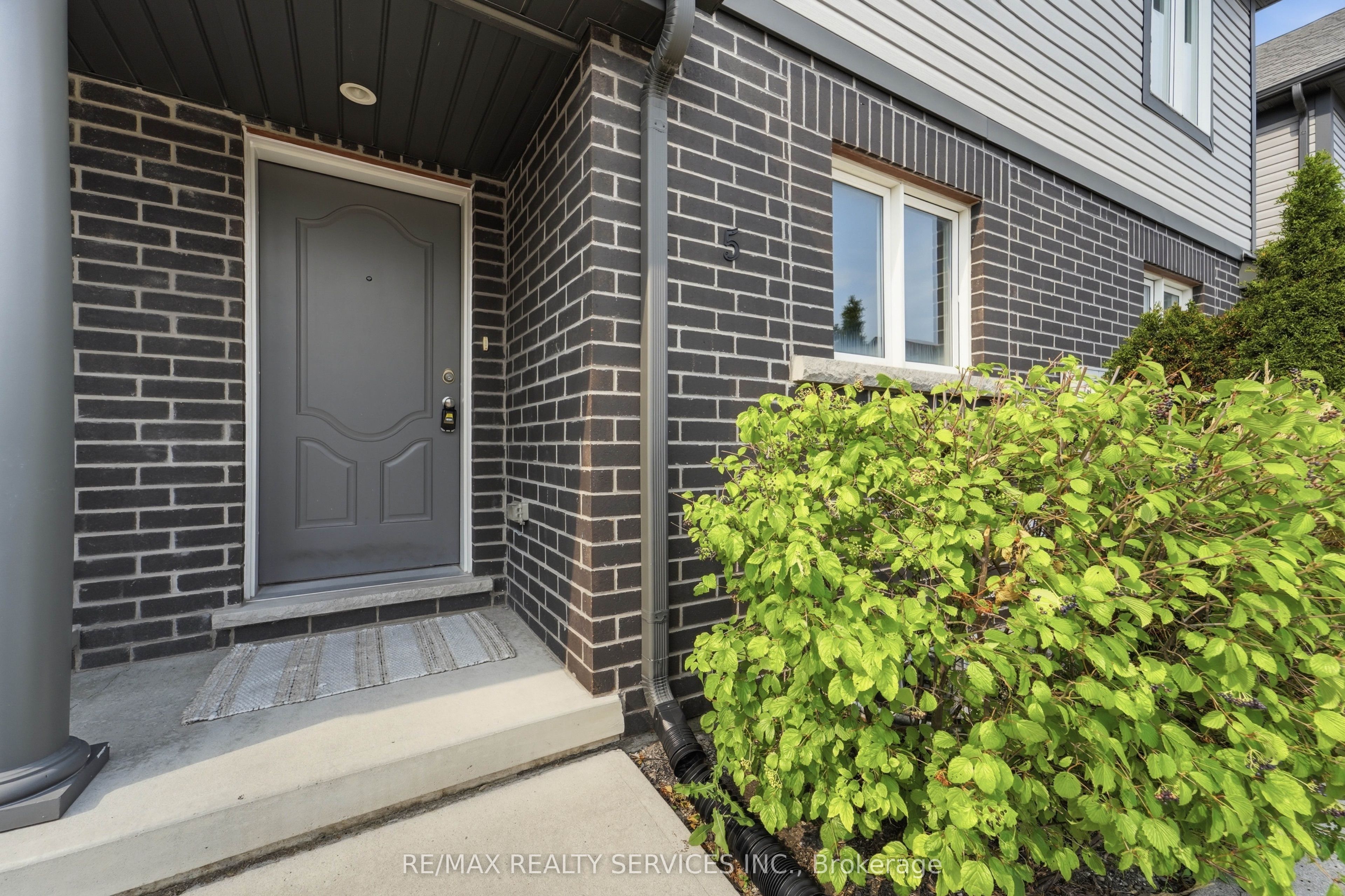 7768 Ascot Circle 5, Niagara Falls, ON L2H 3P9 photo 2