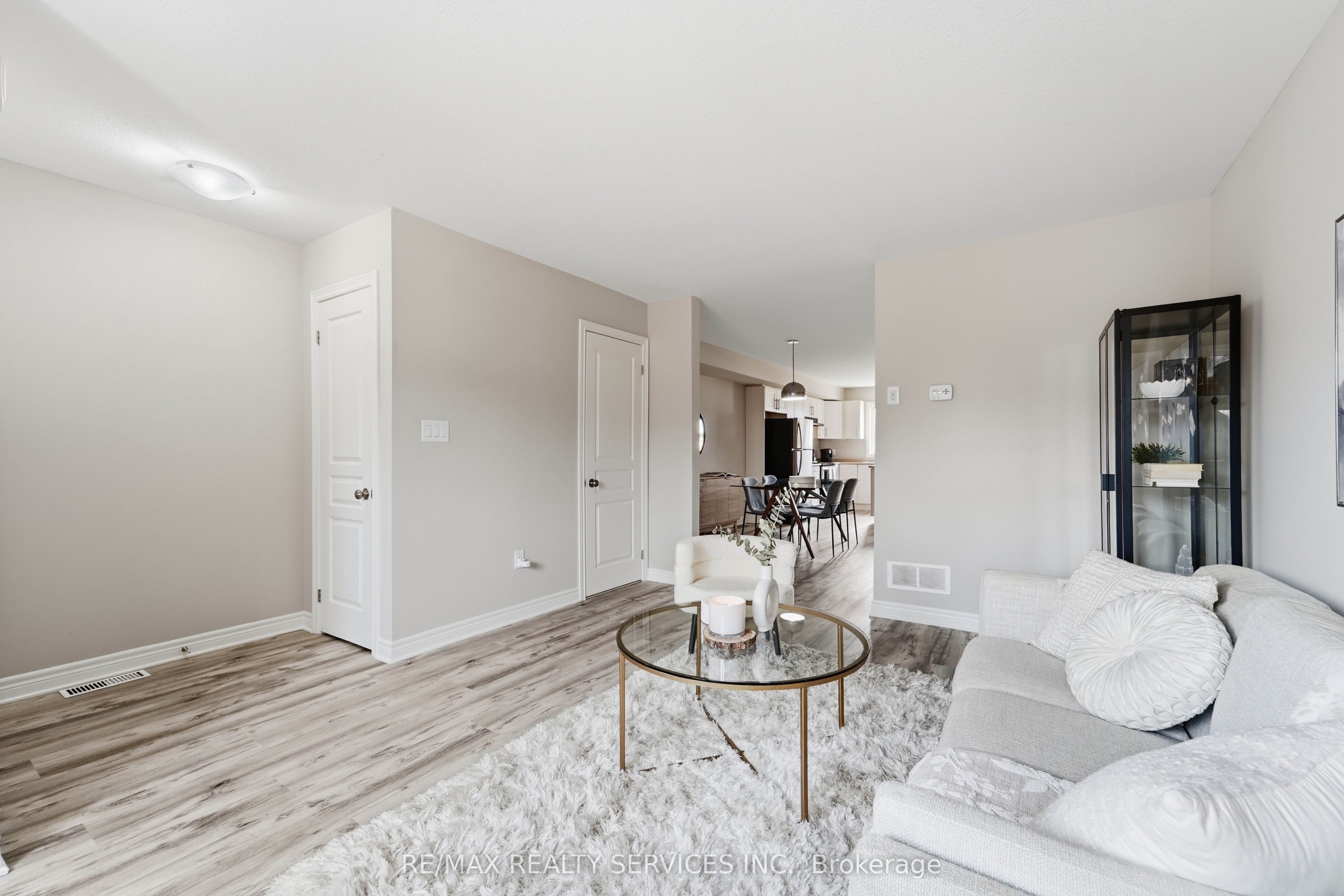7768 Ascot Circle 5, Niagara Falls, ON L2H 3P9 photo 4