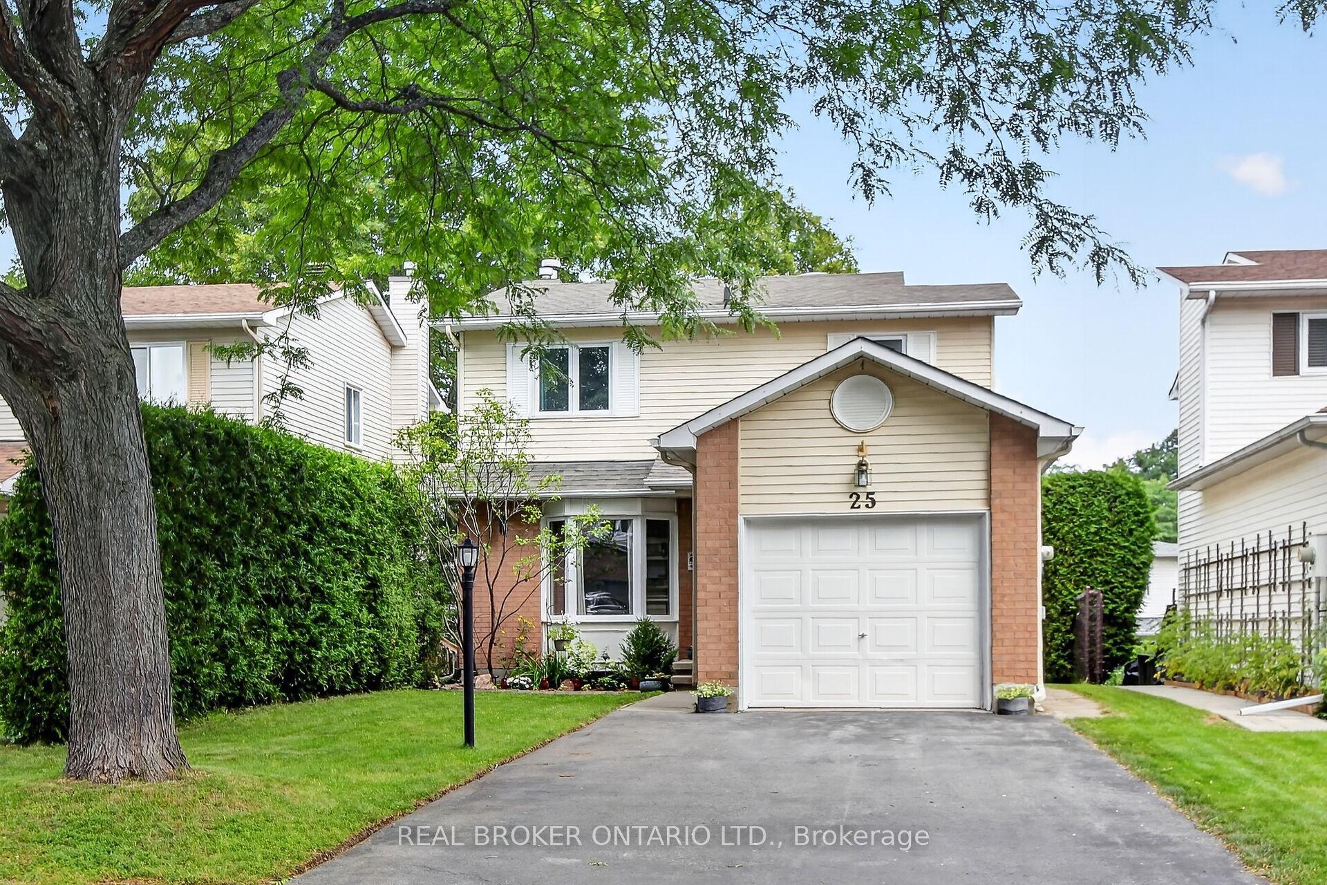 25 Moresby Drive, Kanata, ON K2M 2E5