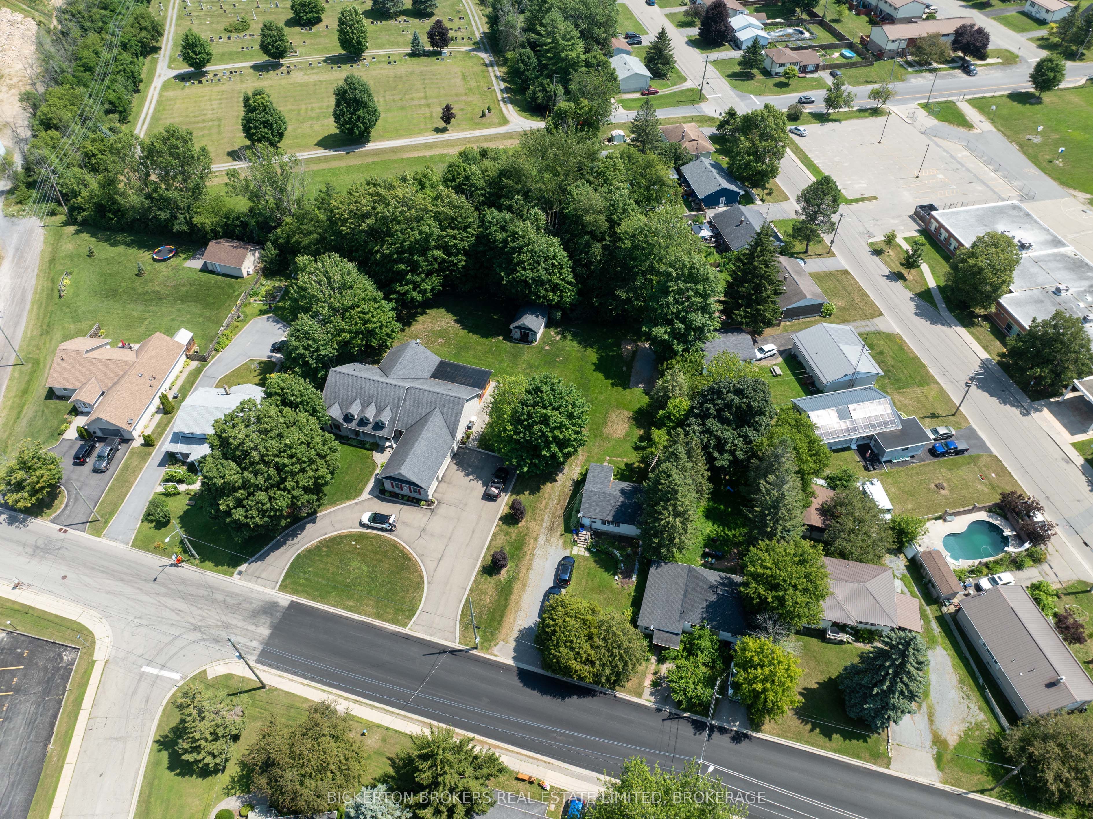 449 Charles Street N, Gananoque, ON K7G 1V8 photo 5