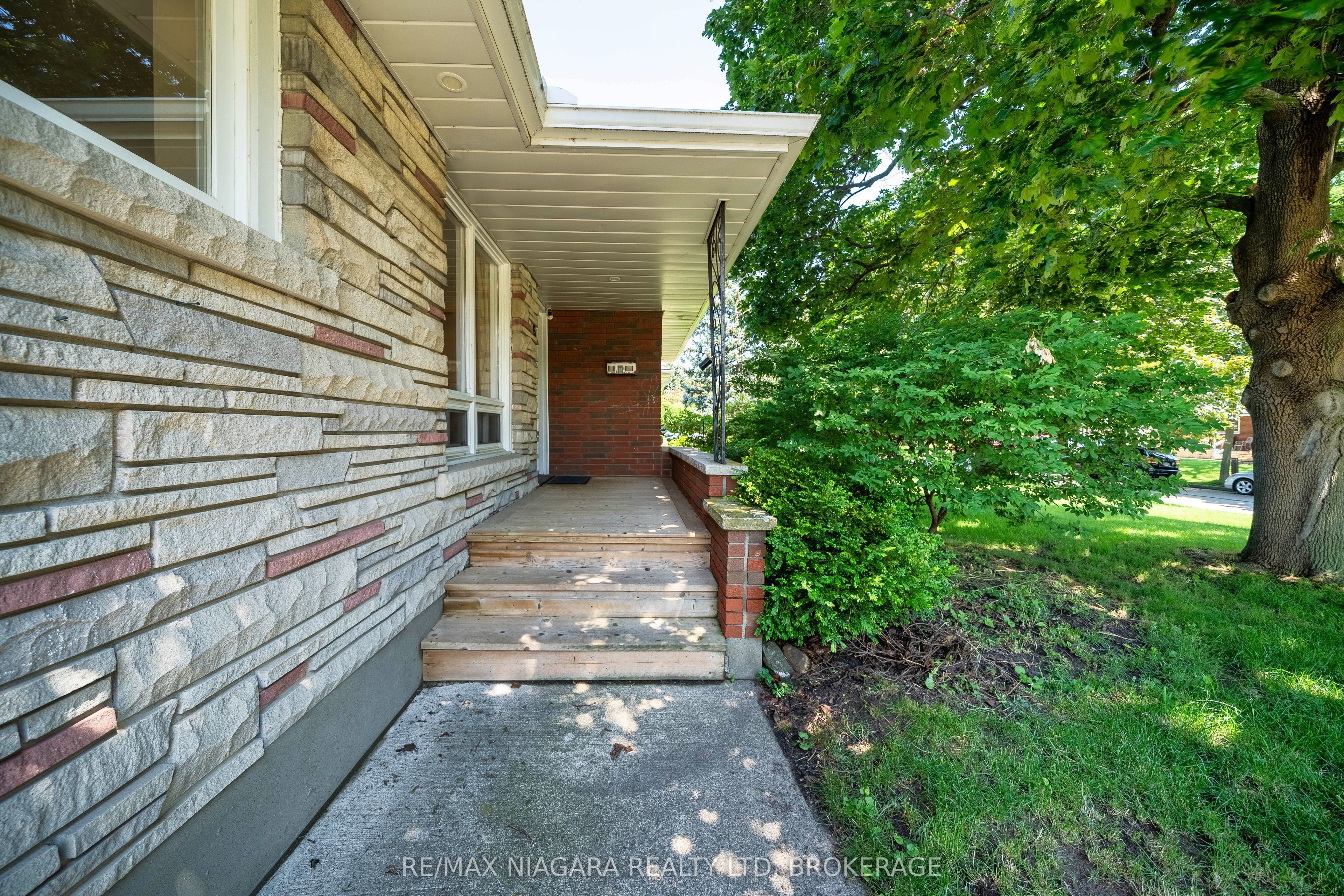 15 Springbank Drive, St. Catharines, ON L2S 2K1 photo 5