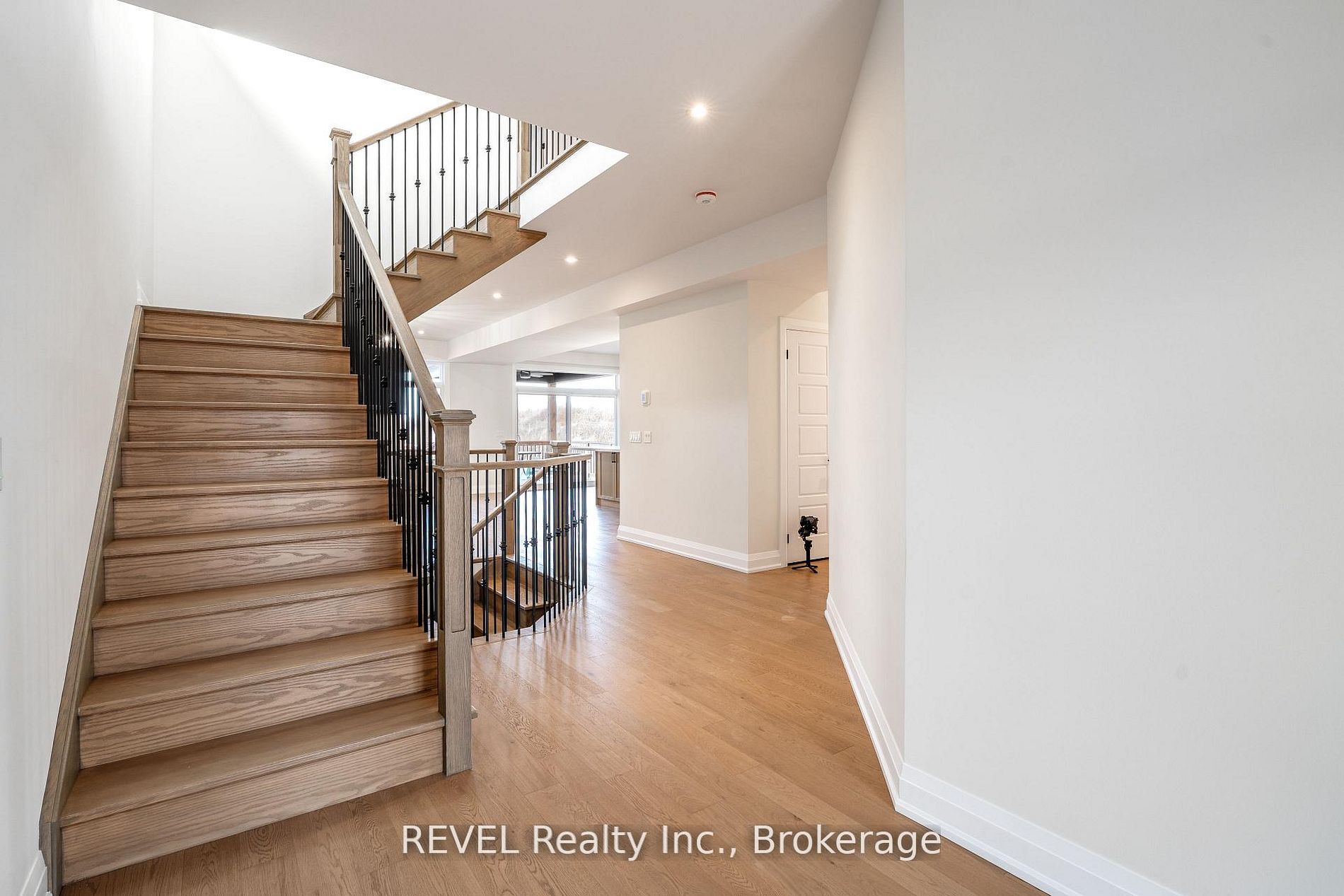 1186 UPPERS Lane, Thorold, ON L2V 0H1 photo 2
