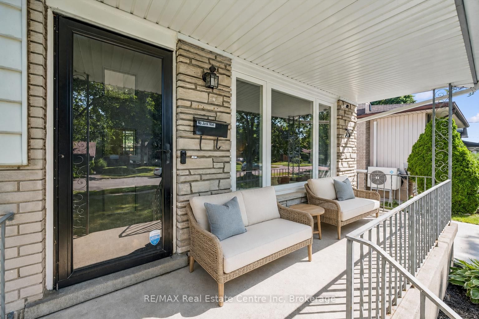 35 GOLFVIEW Road, Guelph, ON N1E 1A5 photo 2