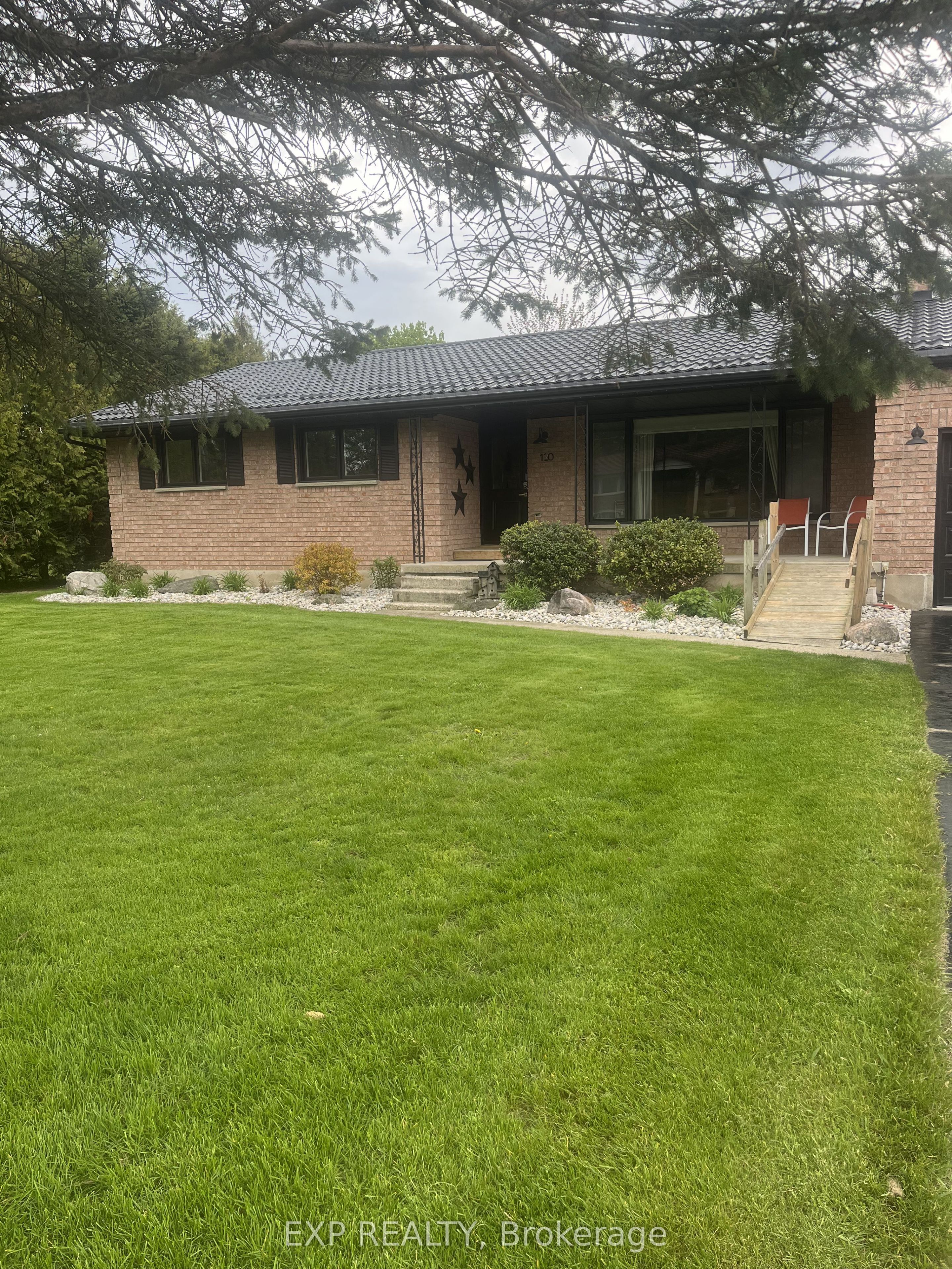 120 Huron Avenue, Middlesex Centre, ON N0L 1R0 photo 2