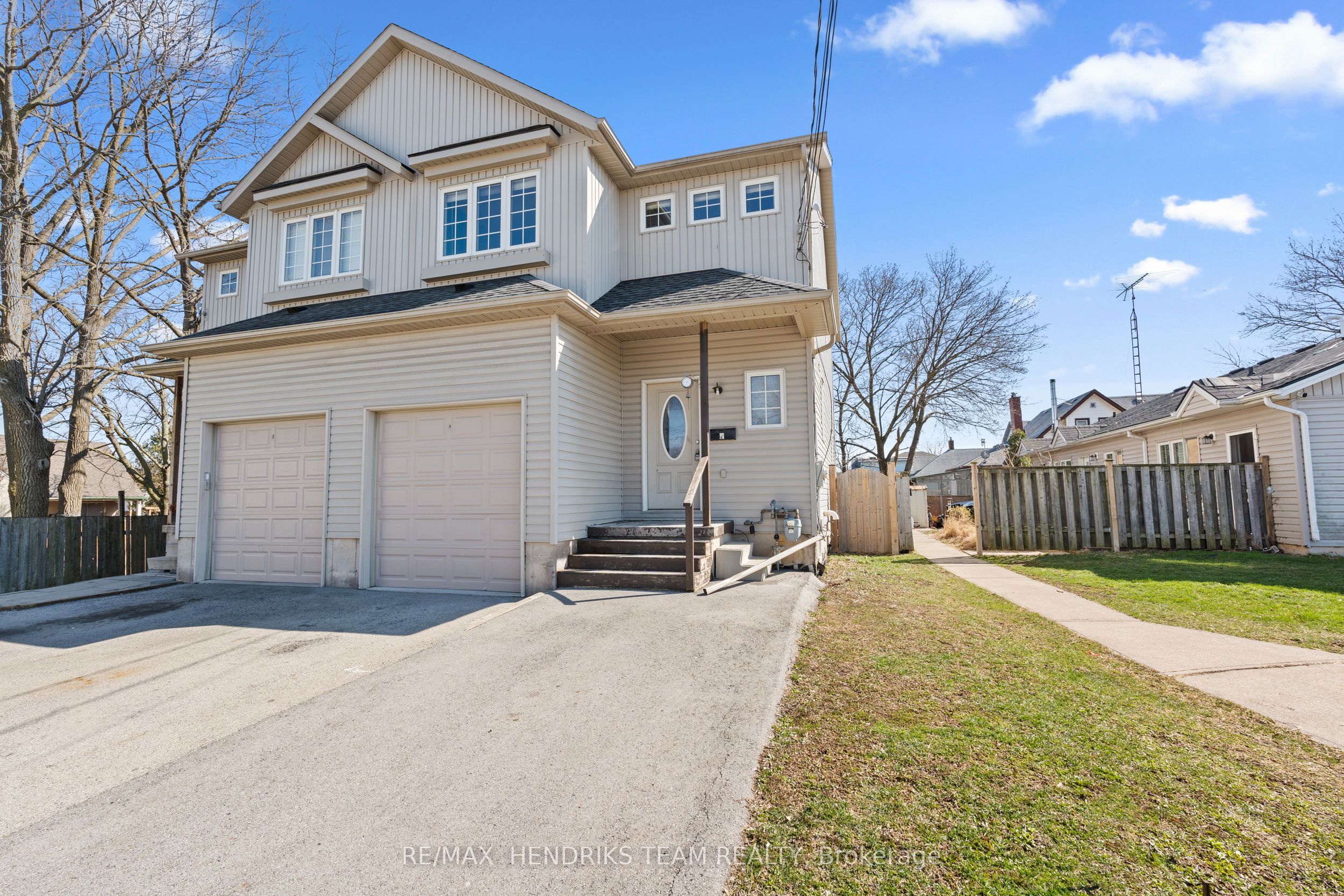 2 Townline Road E, Thorold, ON L2V 2C3 photo 2