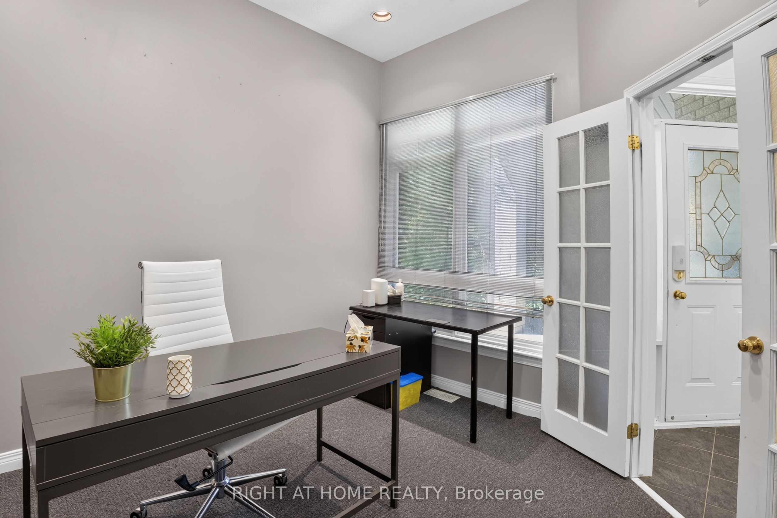 26 Evanshen Crescent, Kanata, ON K2K 2Z6 photo 2