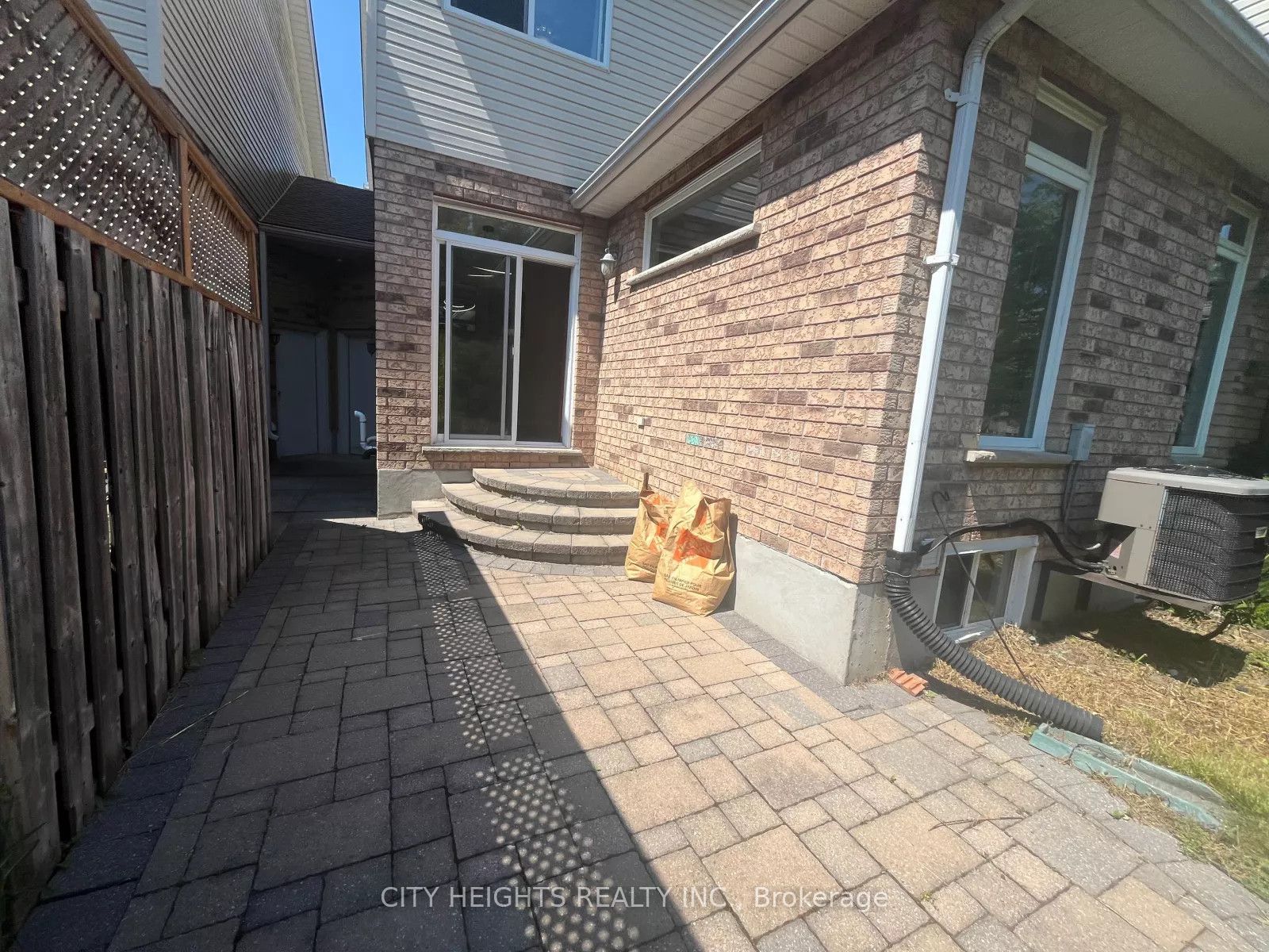 555 Grasslands Court, Cambridge, ON N2V 2R5