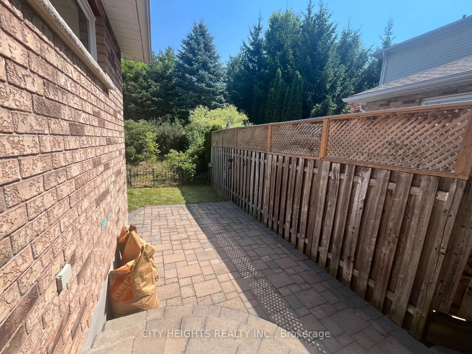 555 Grasslands Court, Cambridge, ON N2V 2R5 photo 2