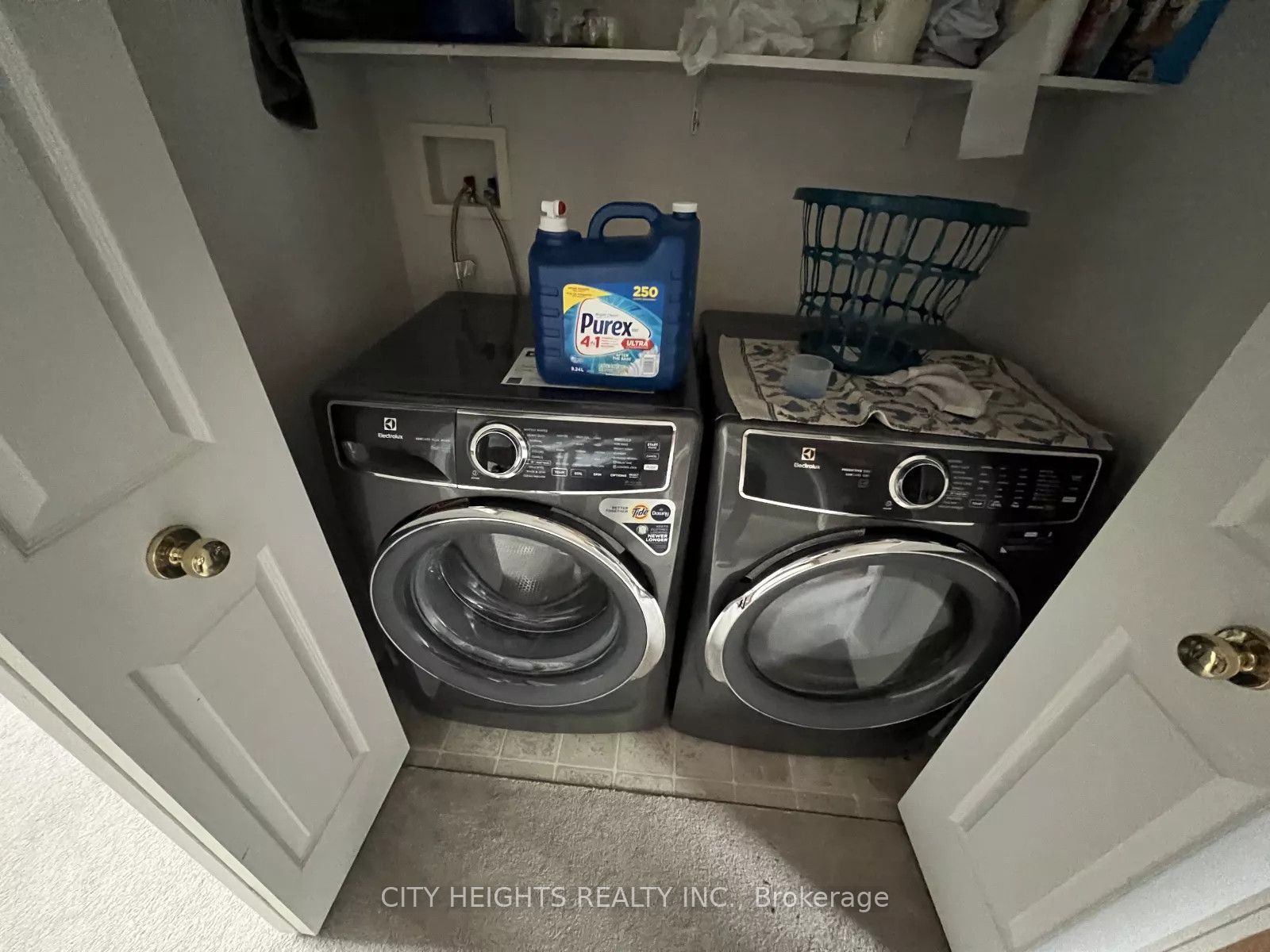555 Grasslands Court, Cambridge, ON N2V 2R5 photo 4