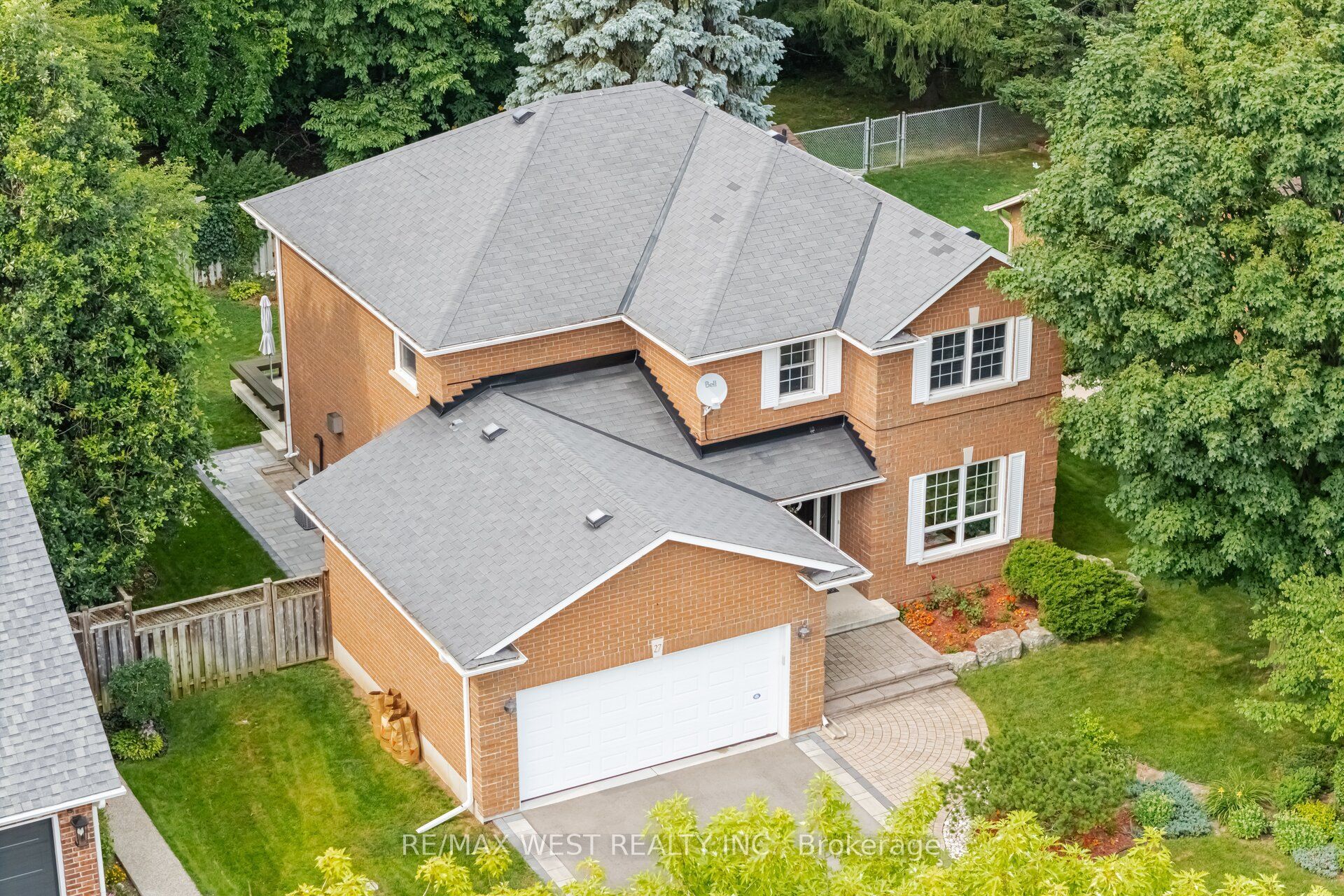 27 Norma Crescent, Hamilton, ON L9G 4V8