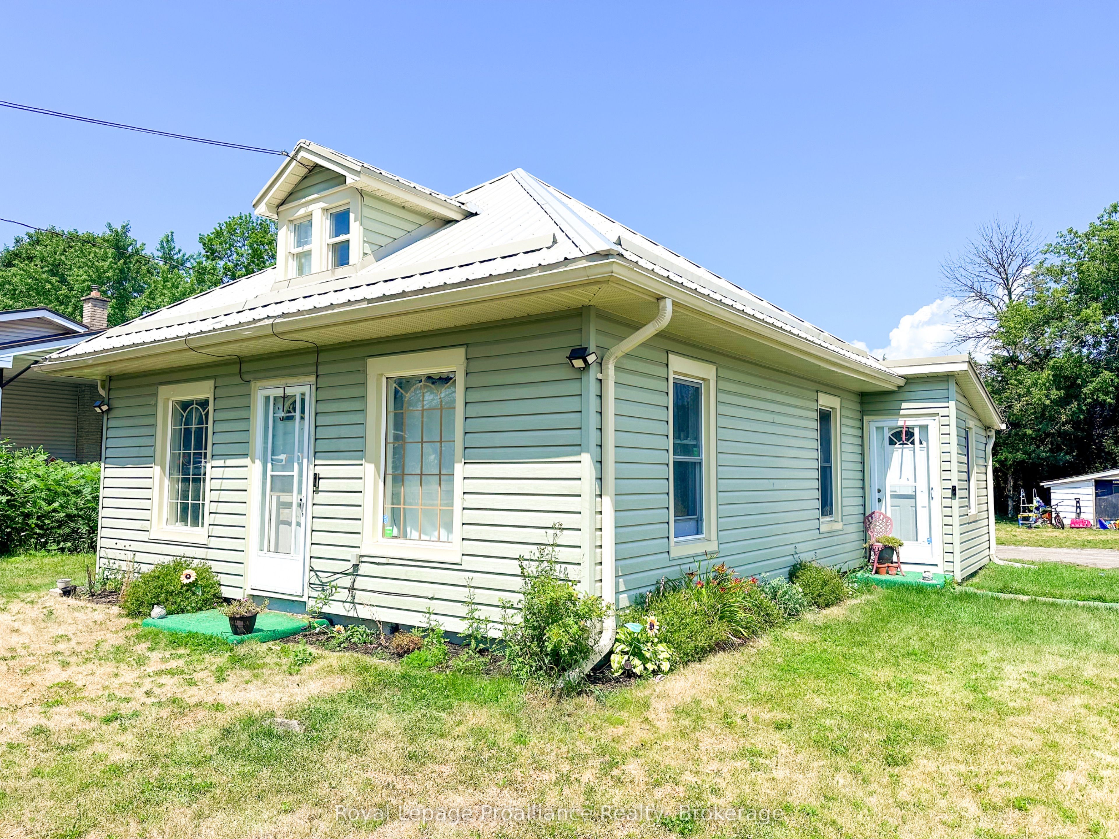16 Huffman Road, Quinte West, ON K0K 2C0 photo 2
