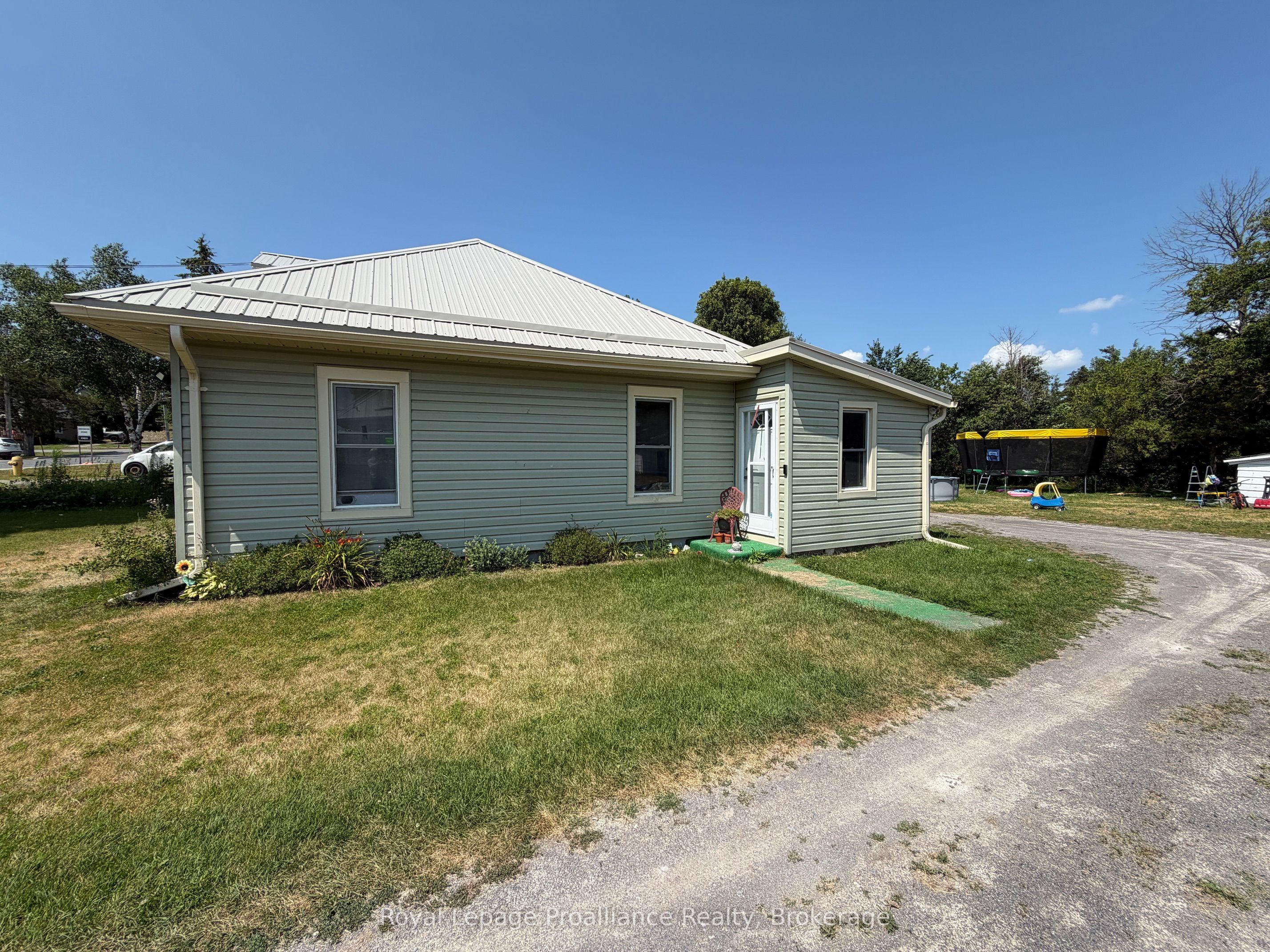 16 Huffman Road, Quinte West, ON K0K 2C0 photo 3