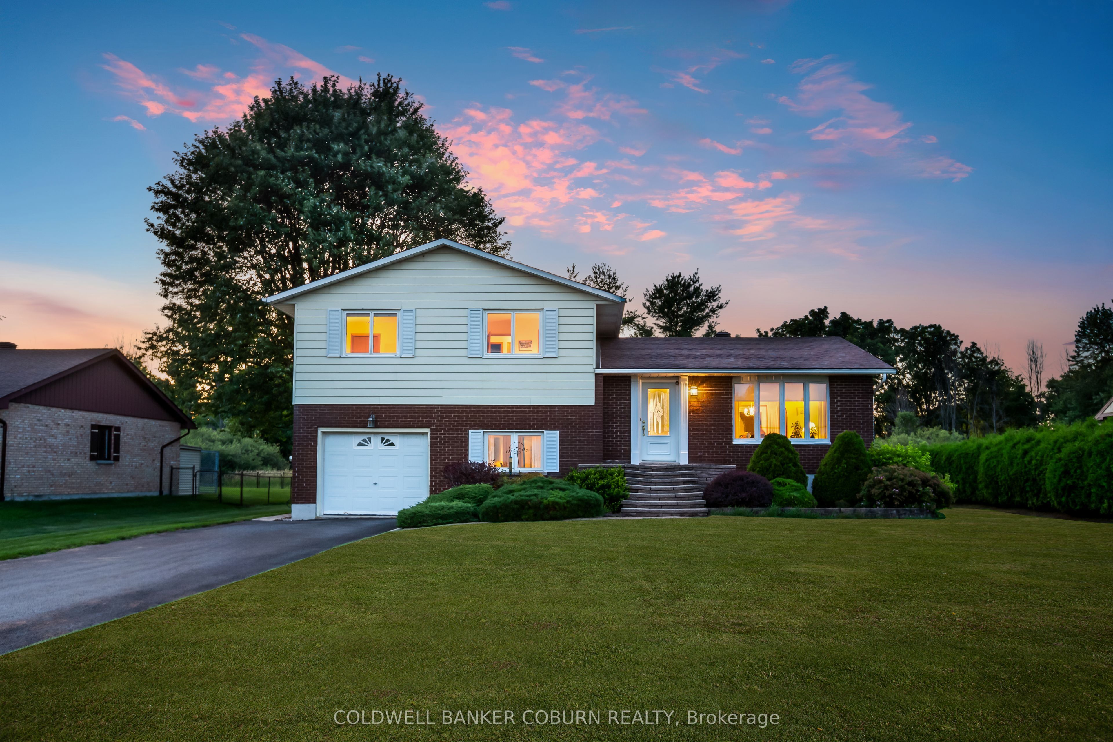 12169 Lakeshore Drive, South Dundas, ON K0C 1X0
