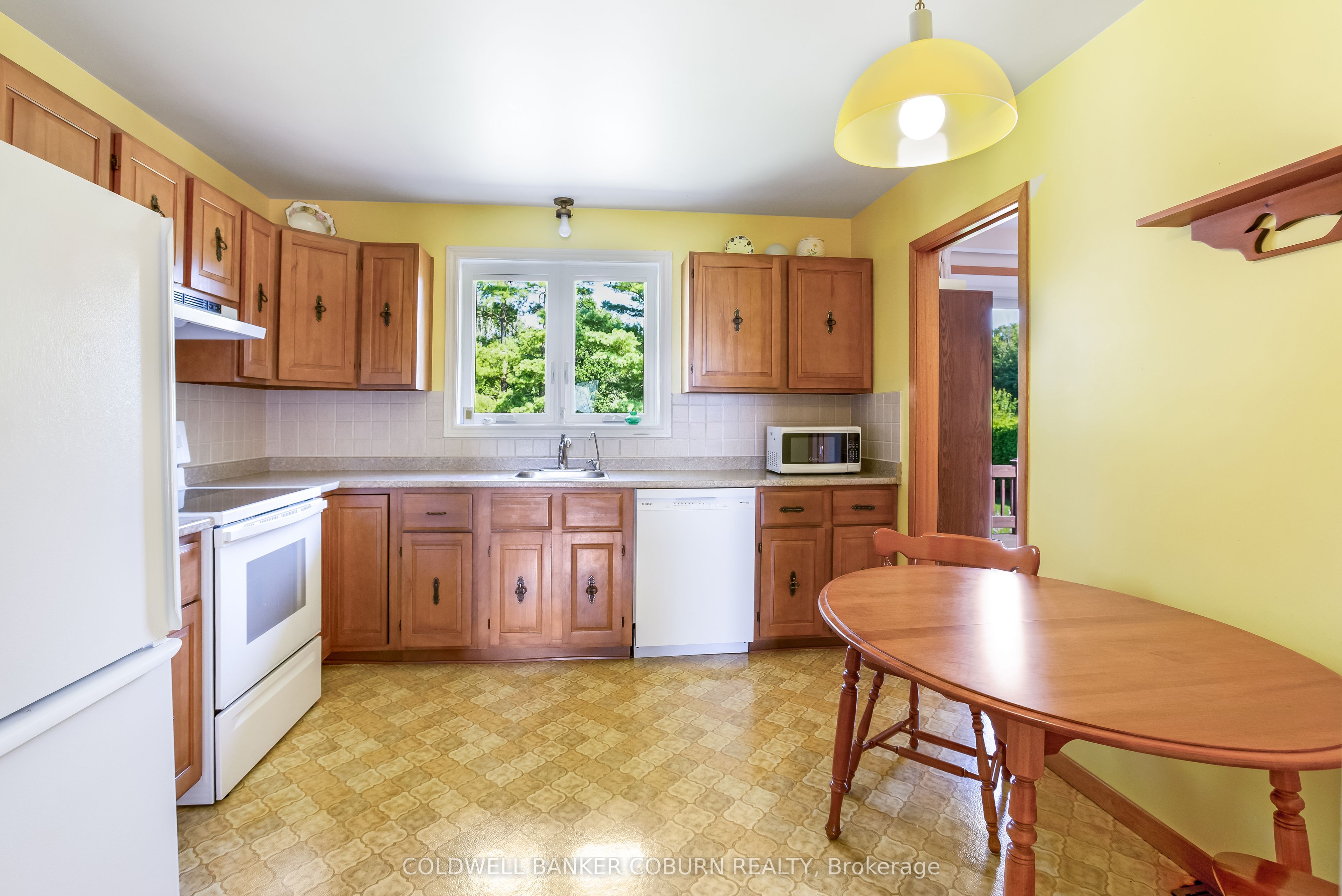 12169 Lakeshore Drive, South Dundas, ON K0C 1X0 photo 2