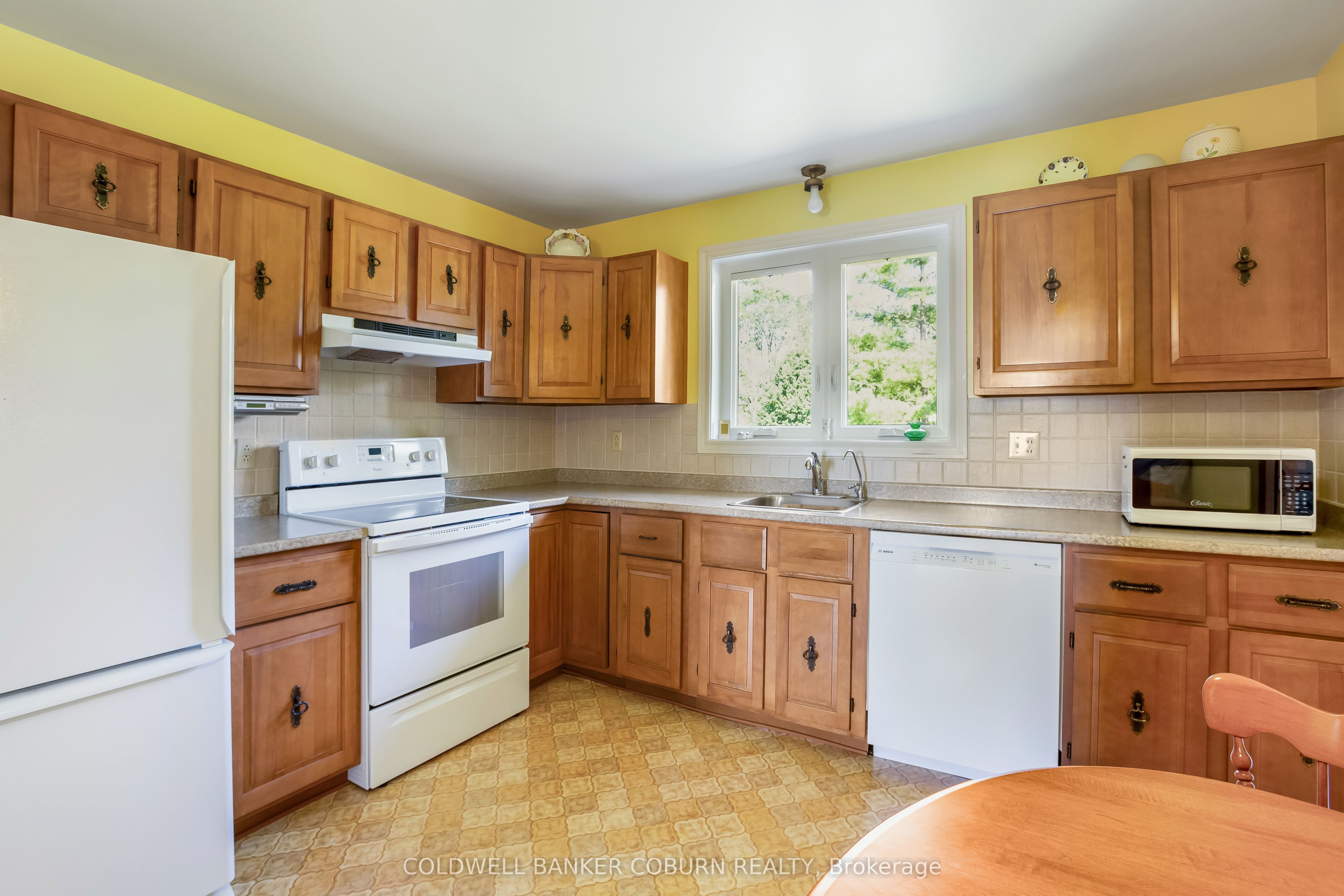 12169 Lakeshore Drive, South Dundas, ON K0C 1X0 photo 5