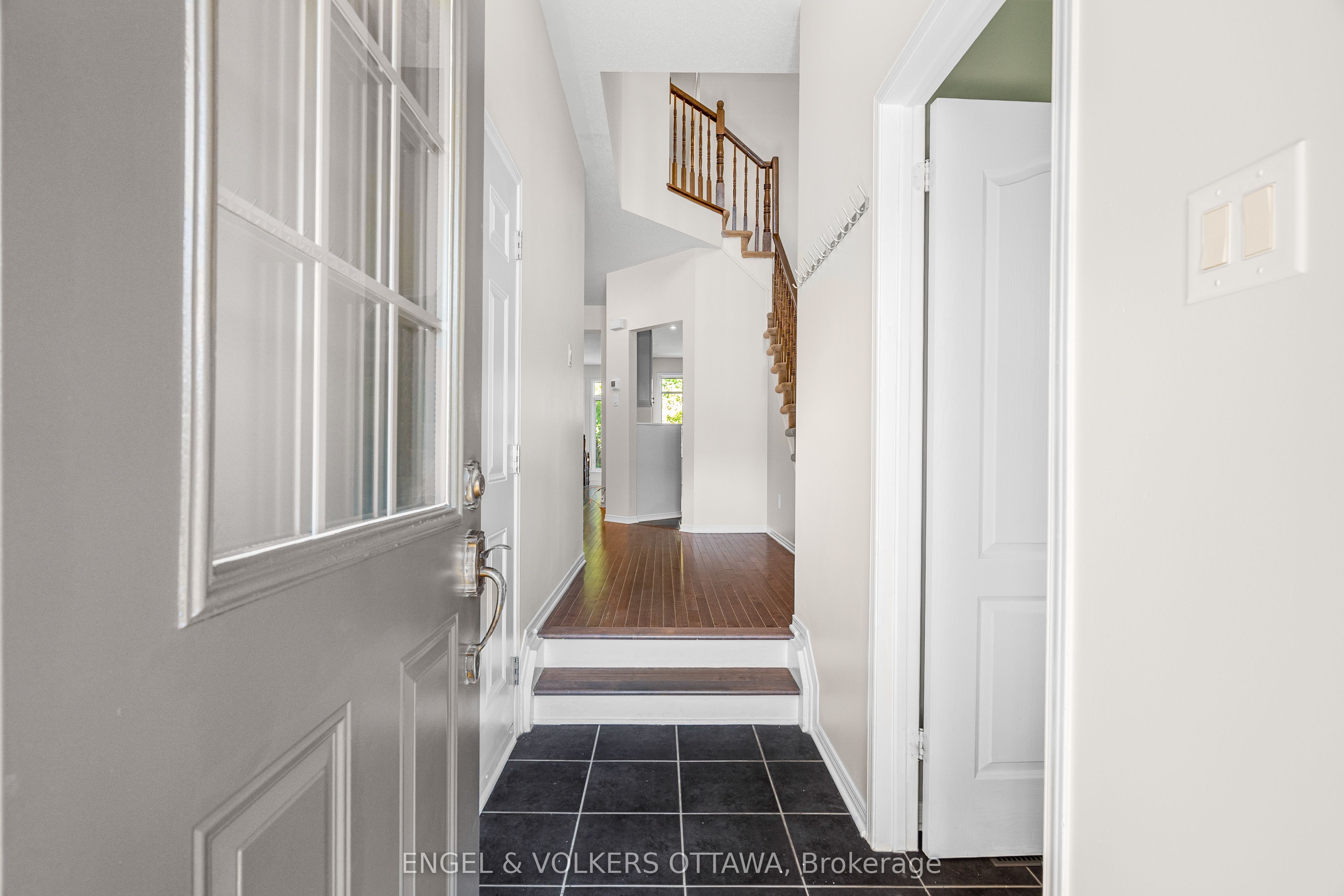 729 Nakina Way, Blossom Park - Airport and Area, ON K1V 2H9 photo 4