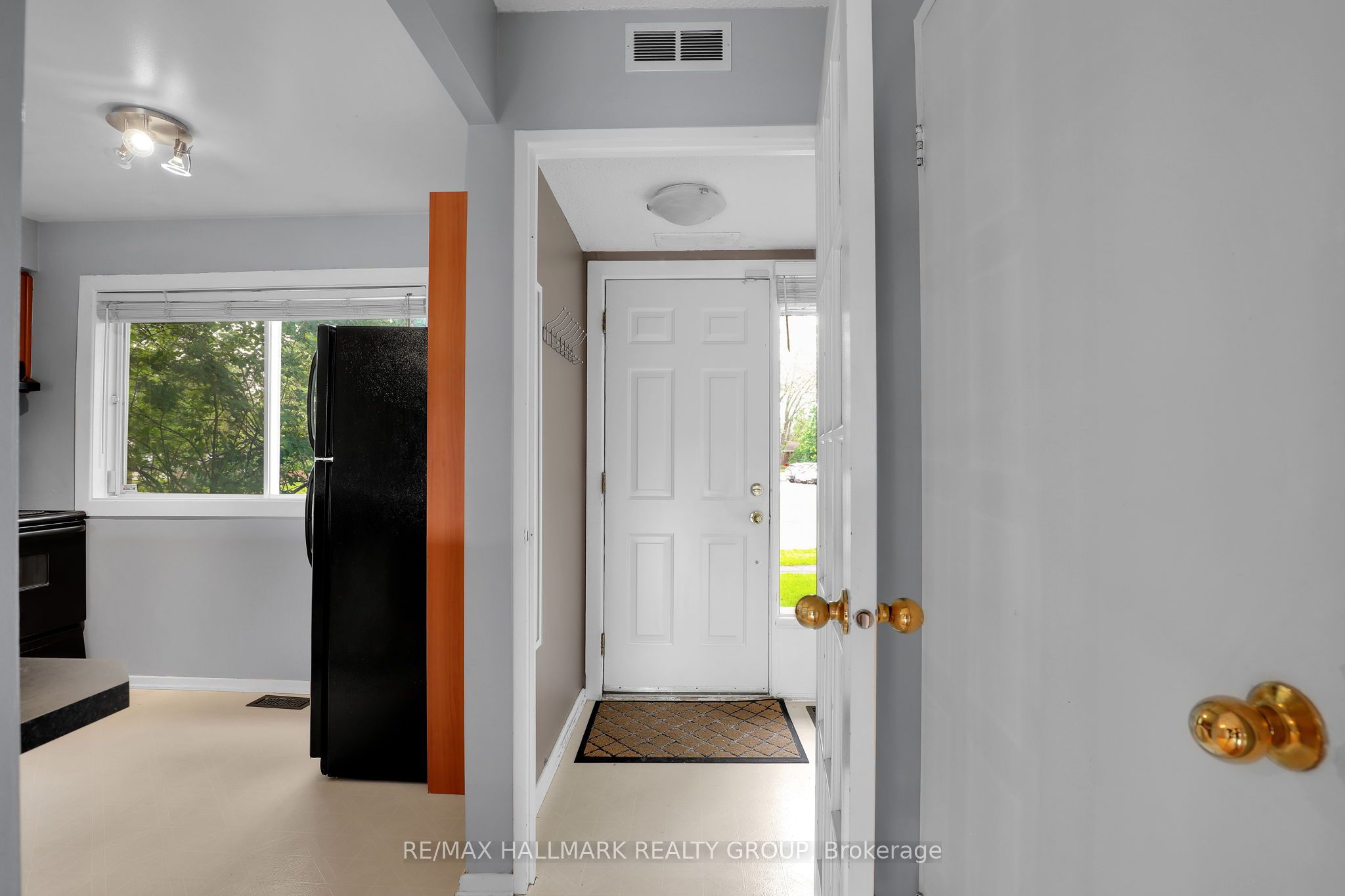 2912 Fairlea Crescent, Hunt Club - South Keys and Area, ON K1V 8T7 photo 3