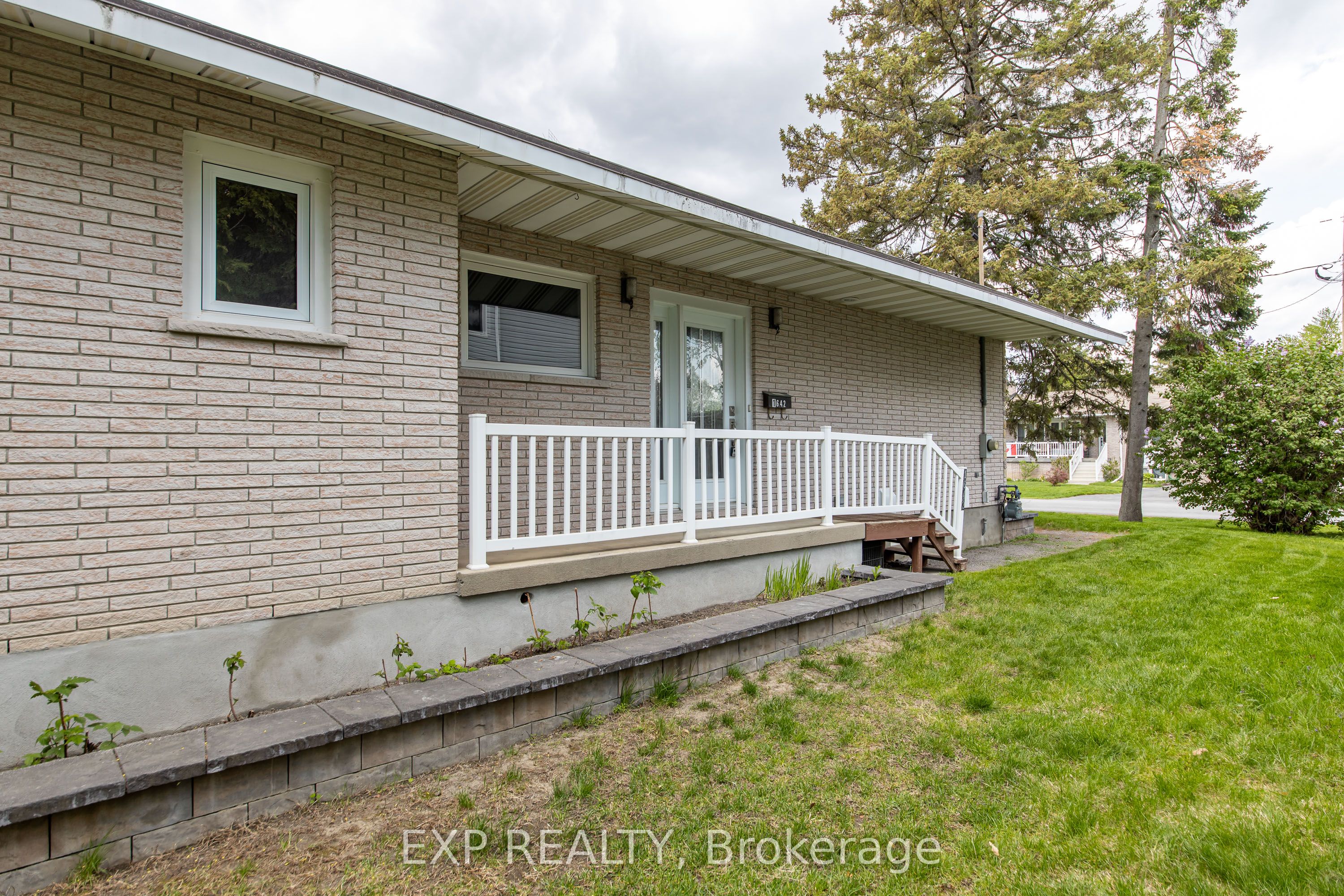 1642 Valmarie Avenue, Mooneys Bay - Carleton Heights and Area, ON K2C 1W1 photo 2