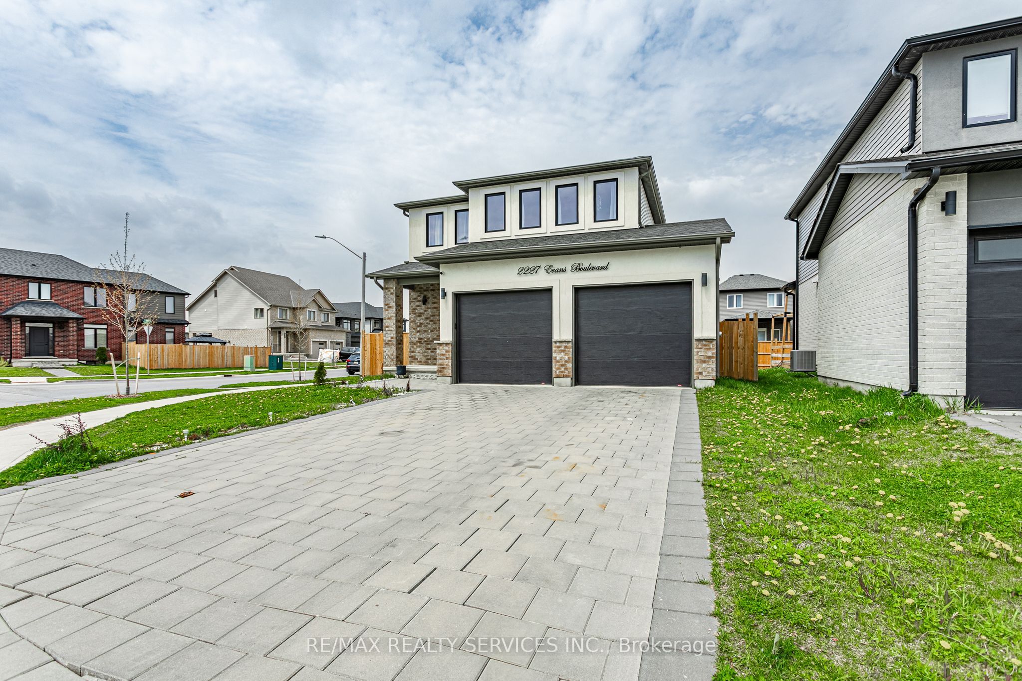 2227 Evans Boulevard, London South, ON N6M 0H7