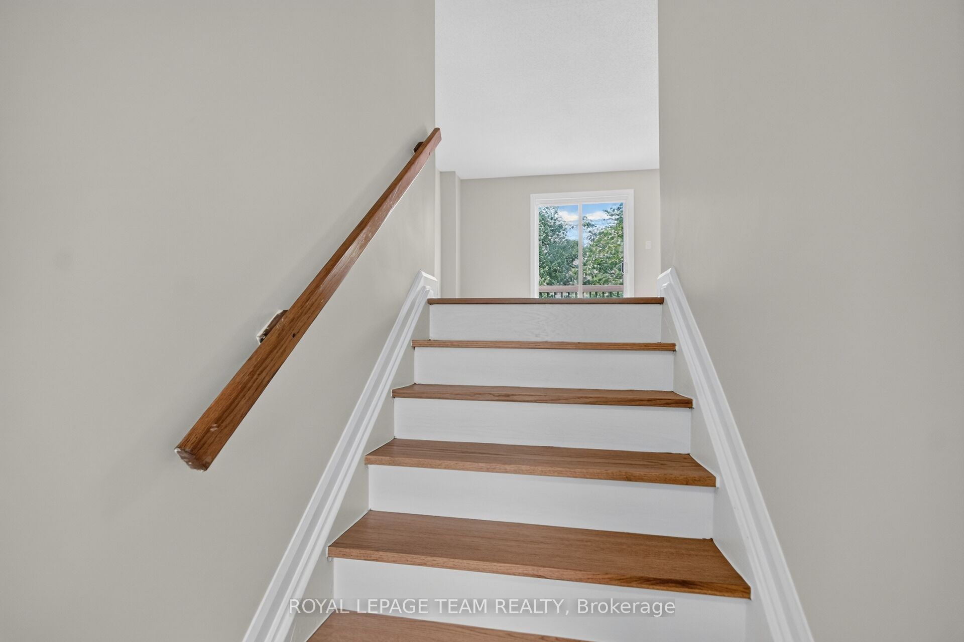 85 Glen Park Drive, Blackburn Hamlet, ON K1B 3Z1 photo 5